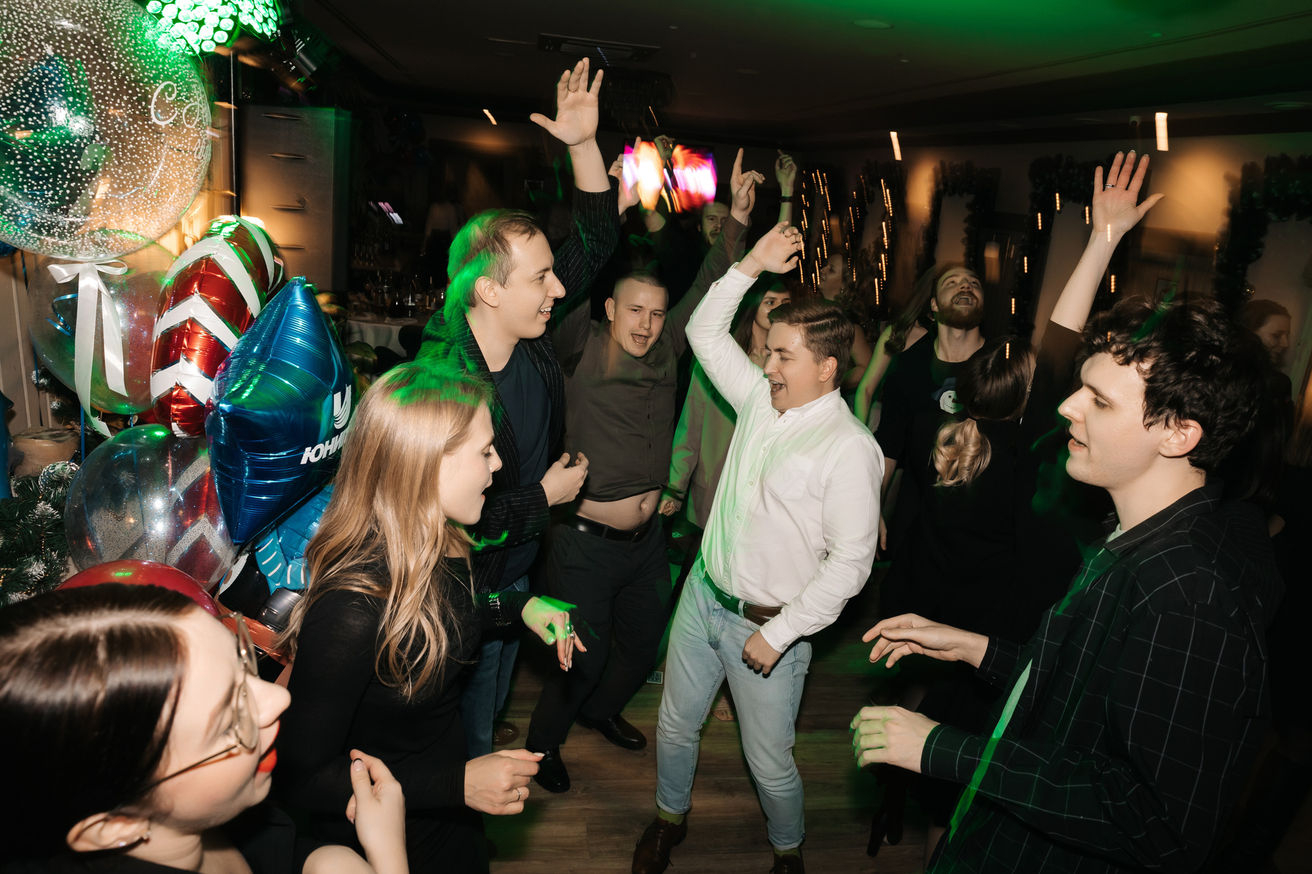 Новогодний корпоратив компании «ЮНИПРО» 27 декабря 2021 года. Ведущий на свадьбу, корпоратив и юбилей в Москве Сергей Рябинин