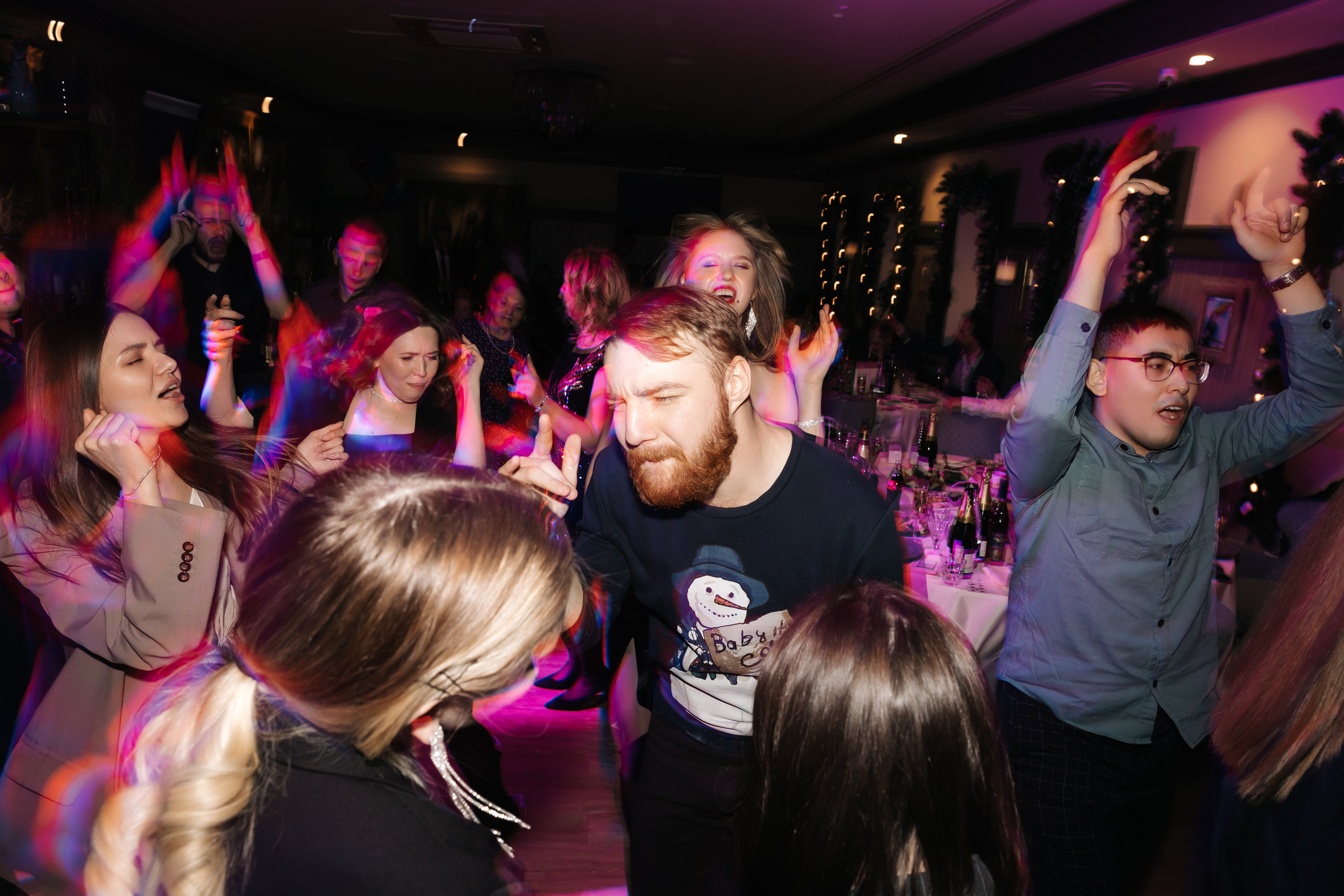 Новогодний корпоратив компании «ЮНИПРО» 27 декабря 2021 года. Ведущий на свадьбу, корпоратив и юбилей в Москве Сергей Рябинин