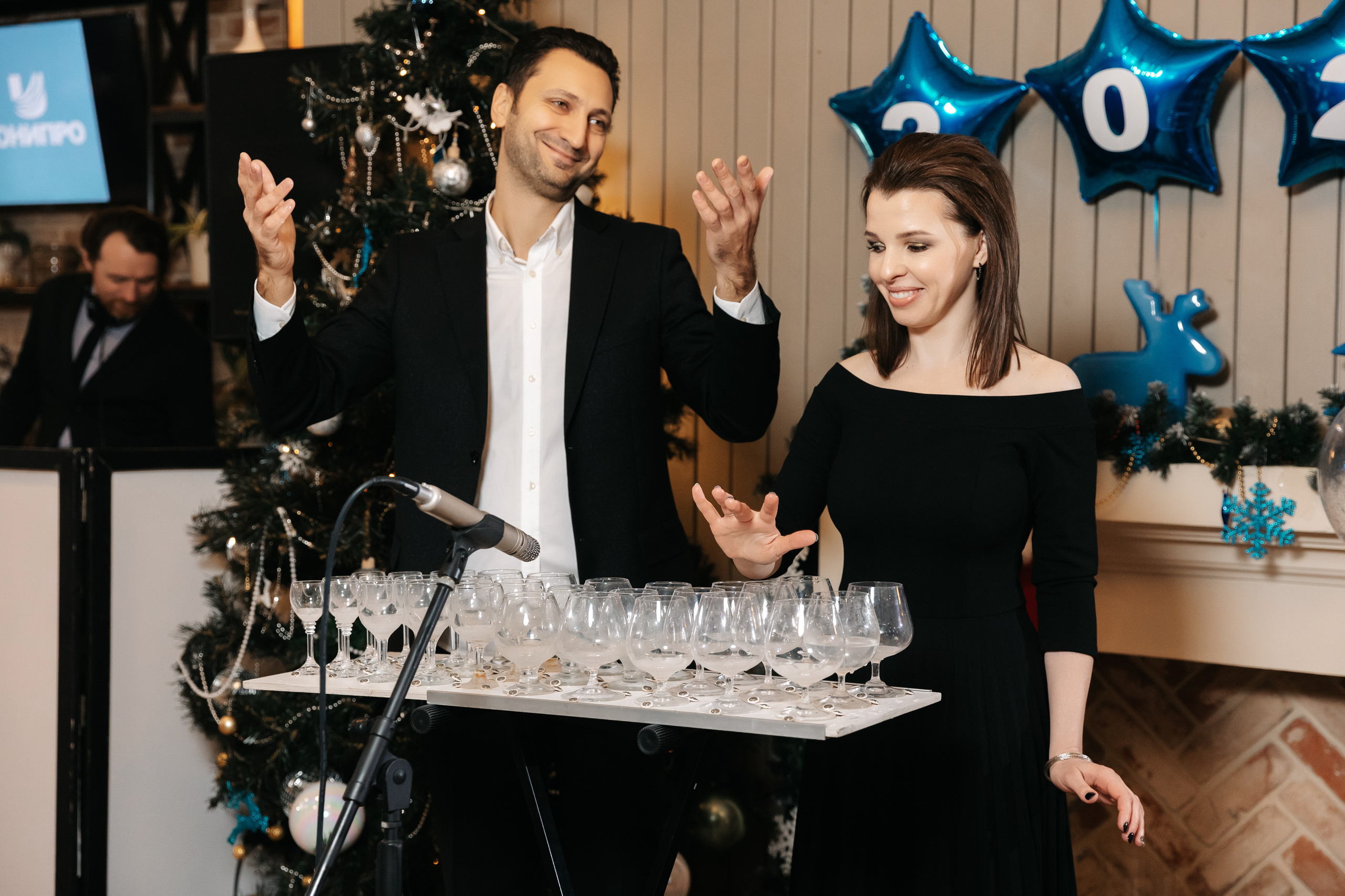 Новогодний корпоратив компании «ЮНИПРО» 27 декабря 2021 года. Ведущий на свадьбу, корпоратив и юбилей в Москве Сергей Рябинин