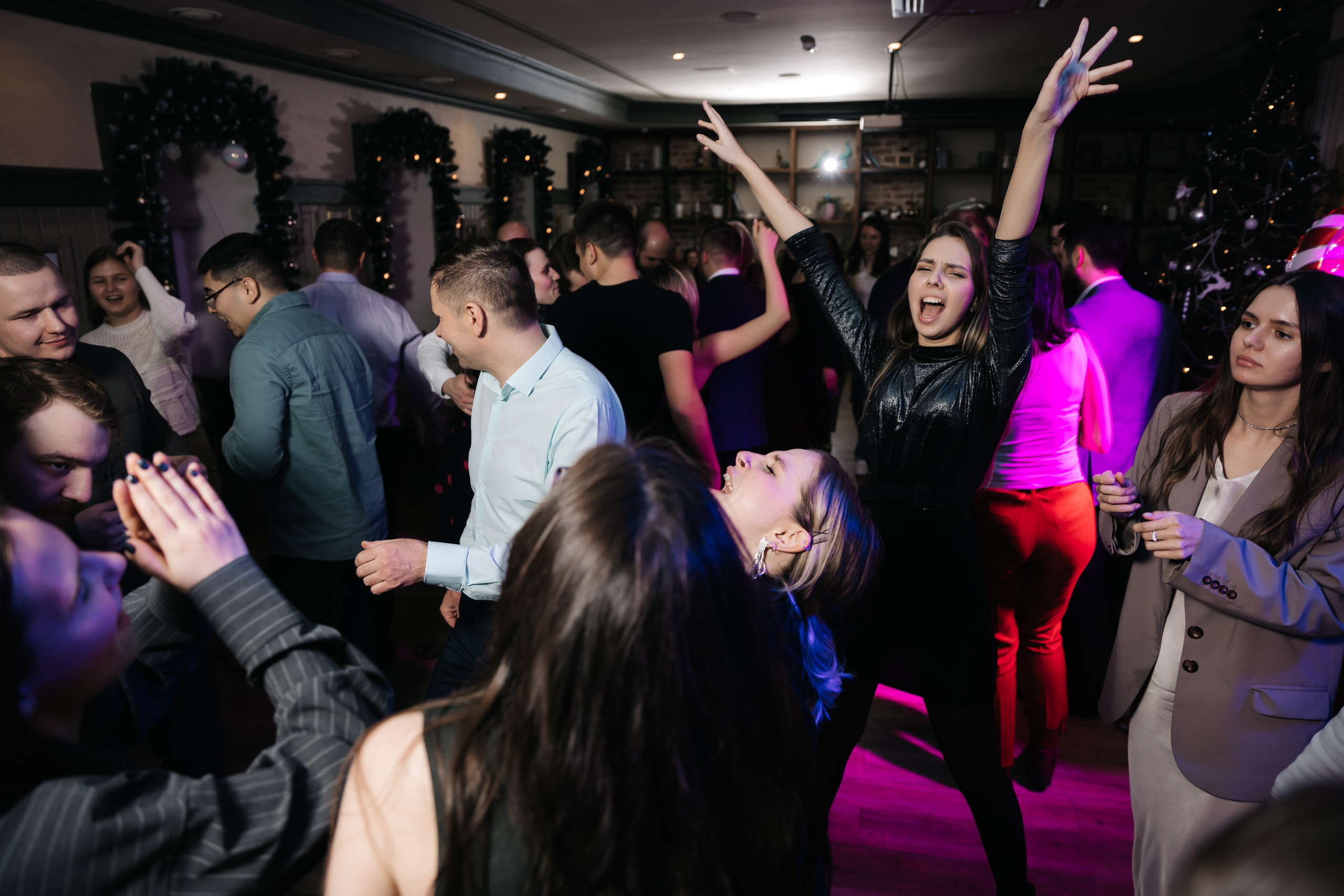 Новогодний корпоратив компании «ЮНИПРО» 27 декабря 2021 года. Ведущий на свадьбу, корпоратив и юбилей в Москве Сергей Рябинин