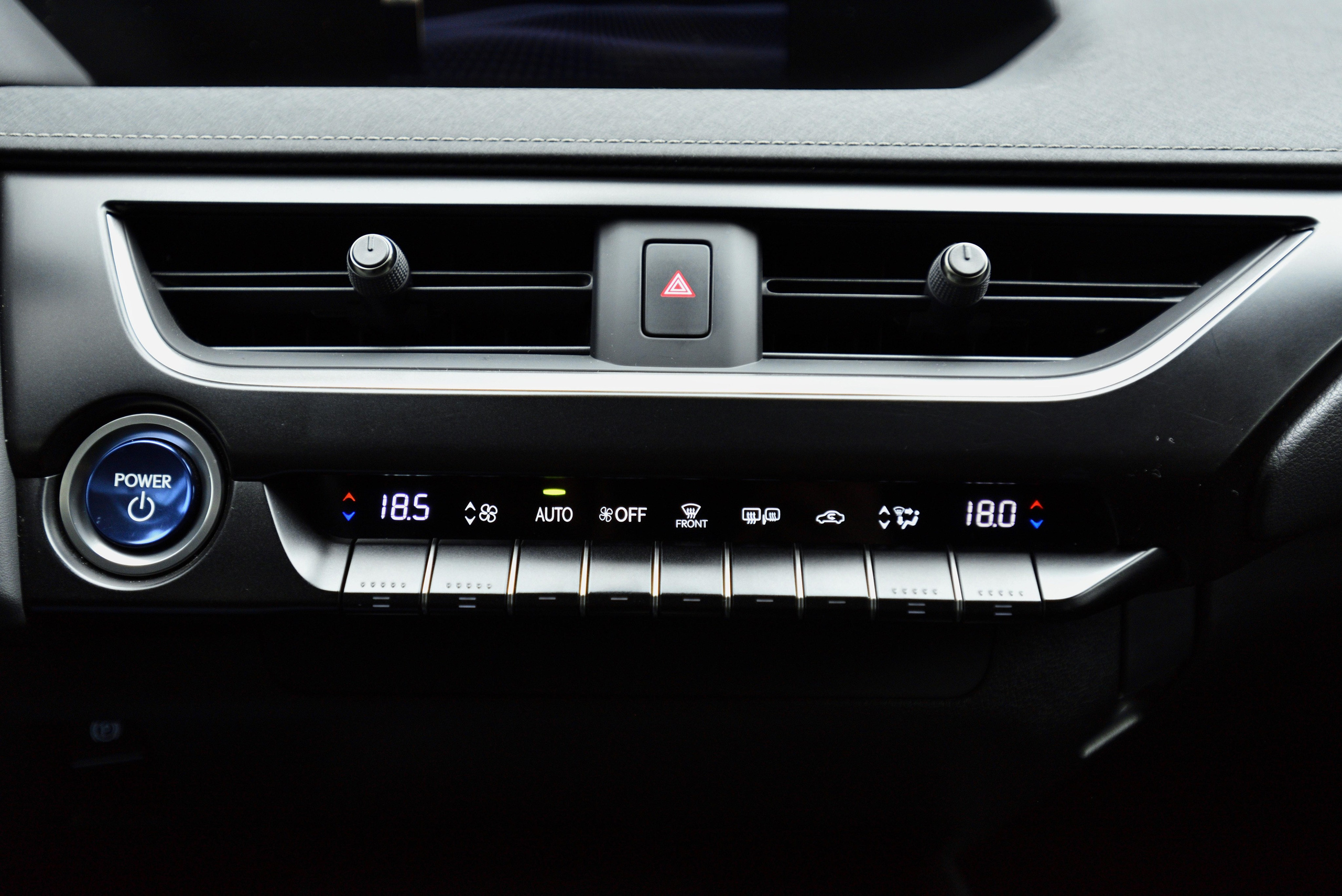 Lexus UX. Автомобильный и интерьерный фотограф в Минске Александр Тагаев