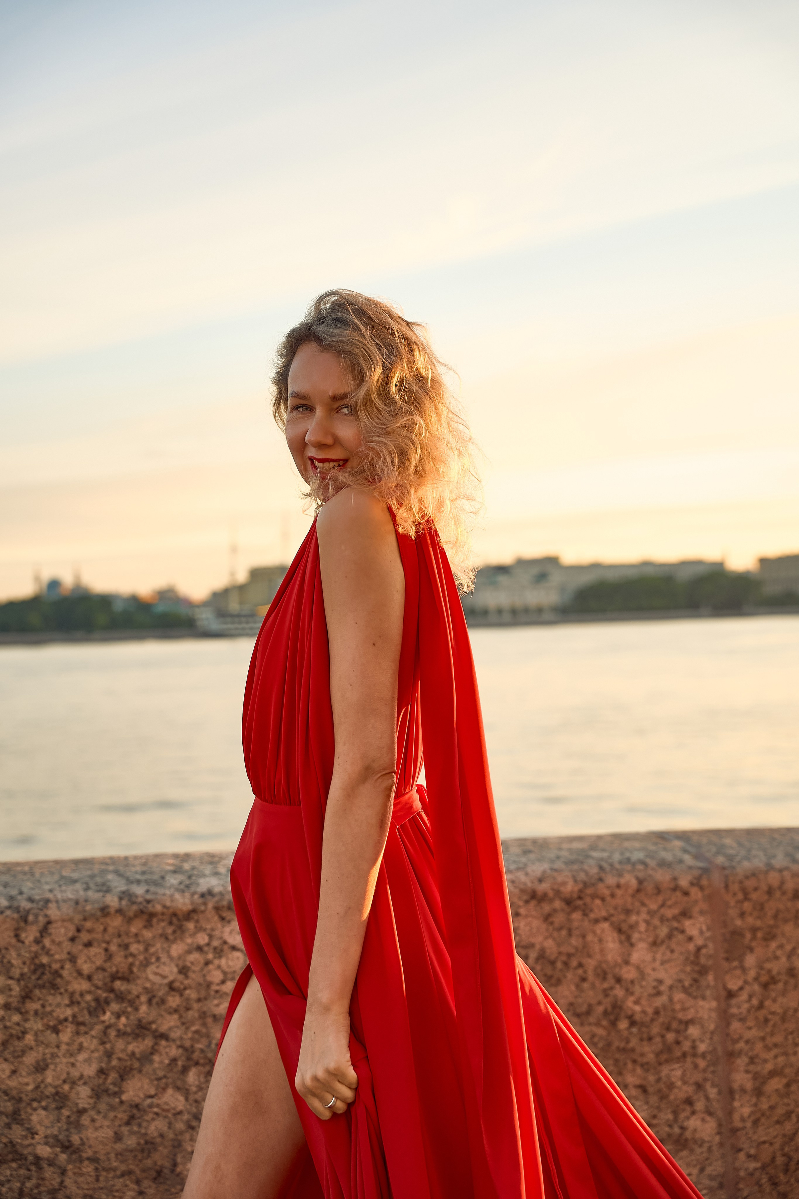 Antonina. Рассвет у Троицкого моста✨. Фотограф Natalya Litvinova
