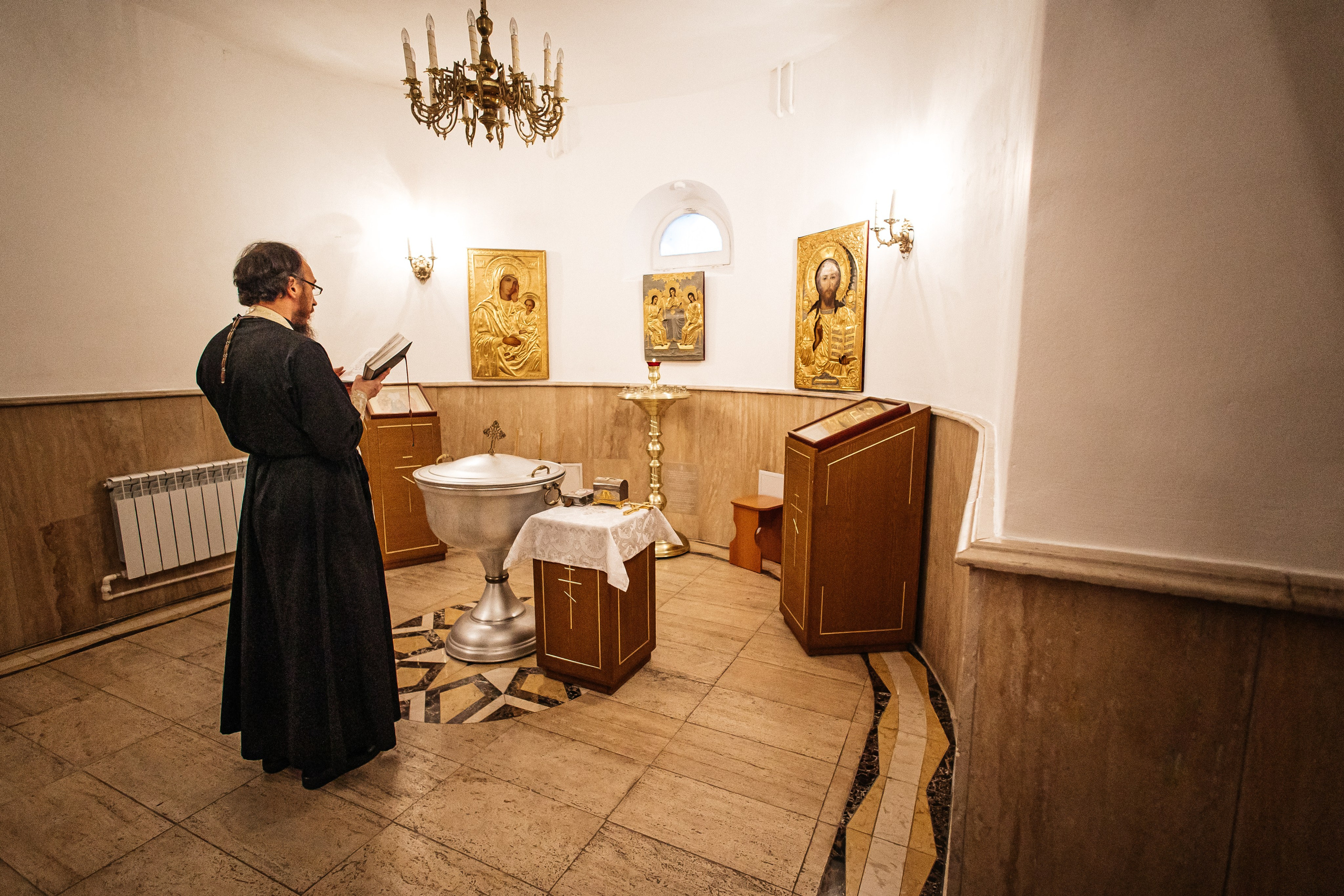 Таинство крещения Савелия. Александра, репортажный и событийный фотограф