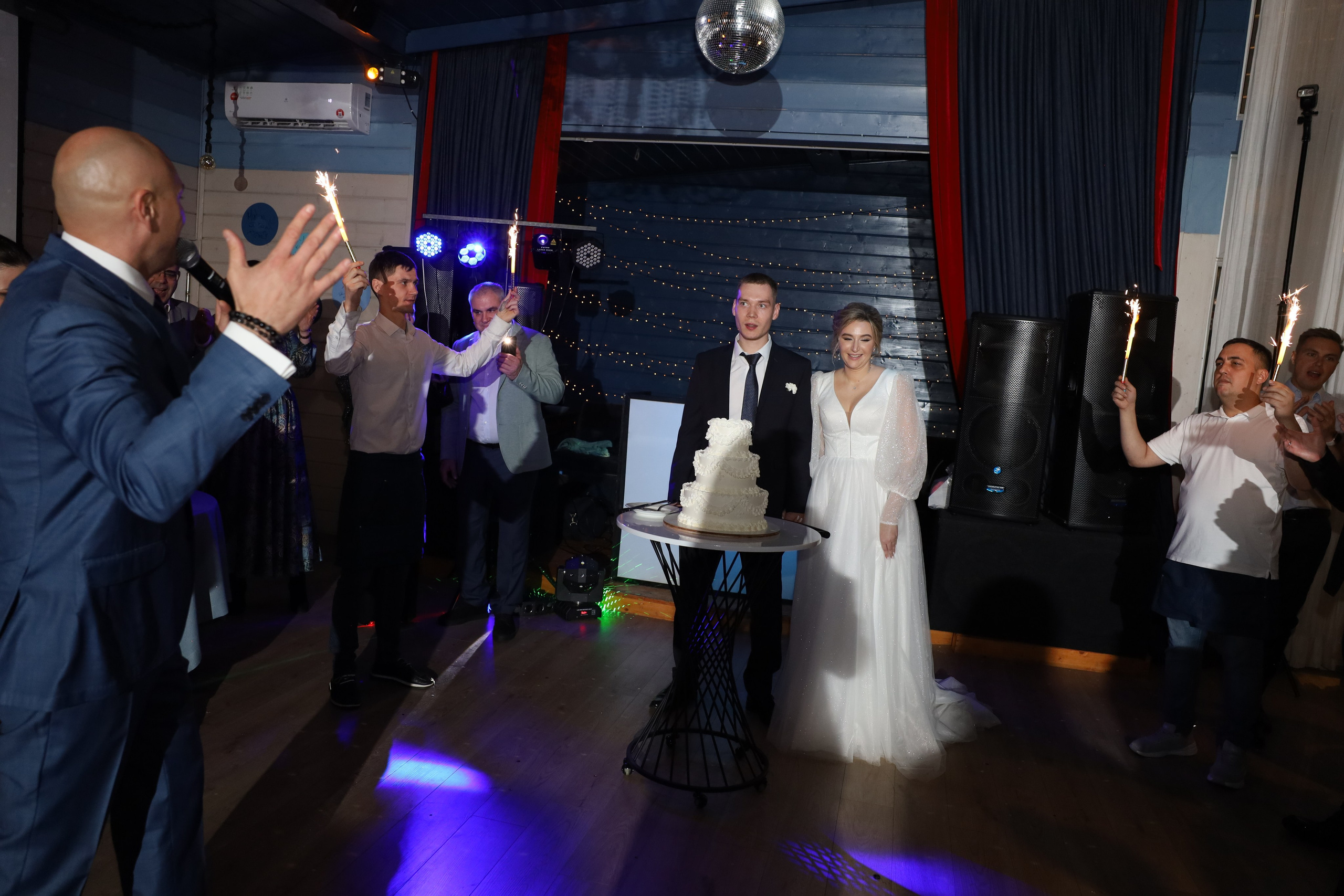 𝒜𝓇𝓉𝑒𝓂 & 𝐿𝓎𝓊𝓈𝓎𝒶 (𝓇𝑒𝓈𝓉𝒶𝓊𝓇𝒶𝓃𝓉). 𝑀𝑜𝓈𝒸𝑜𝓌. Свадебный фотограф в Санкт-Петербурге