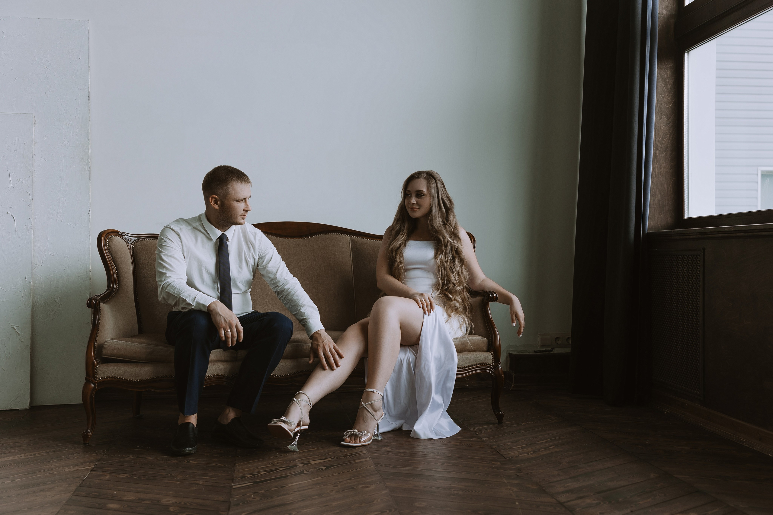 Wedding photoshoot in the studio. Your photographer in Busan (South Korea) Aleksandra Anufriy