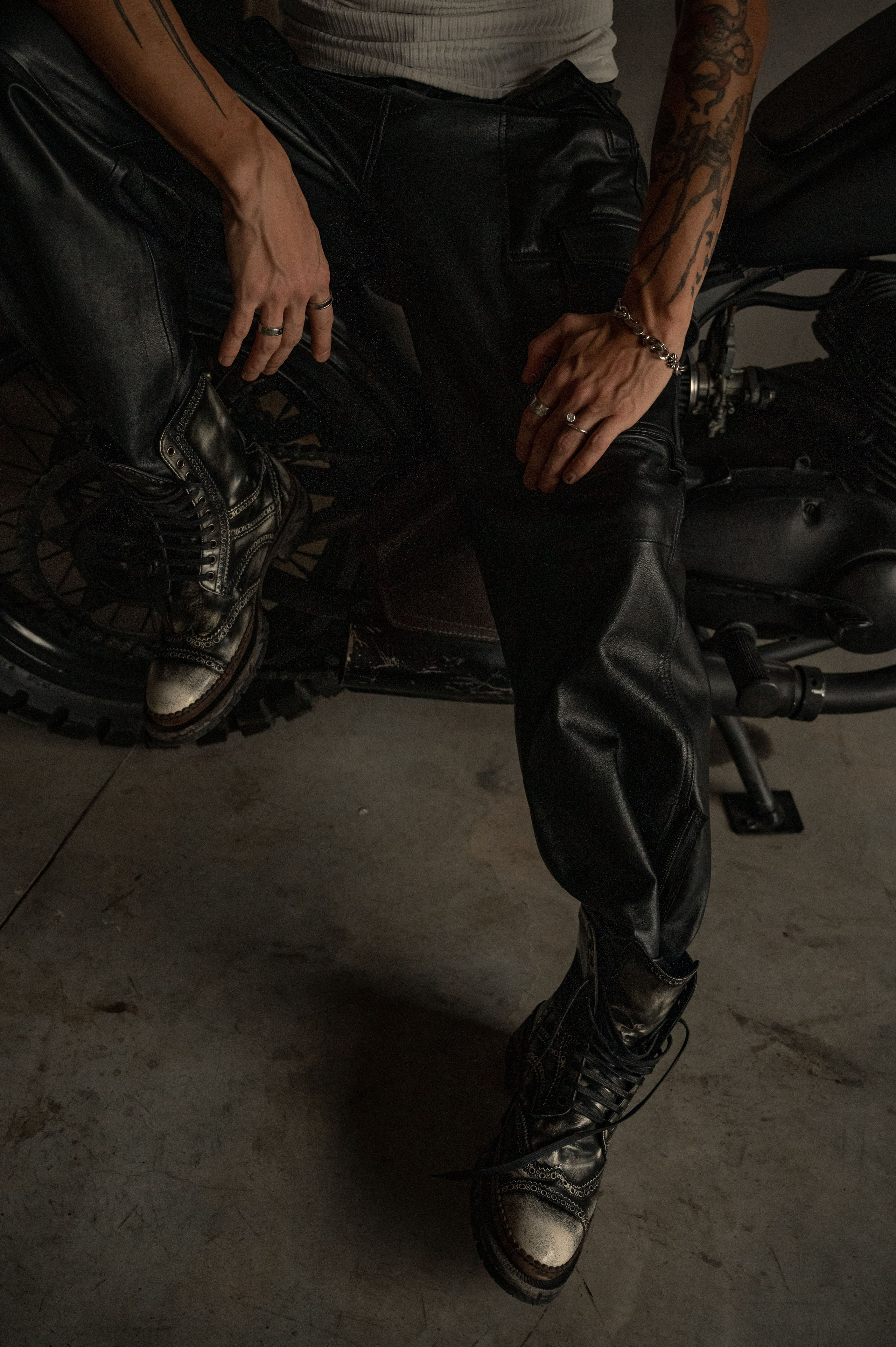 Мужской фотограф СПБ. Профессиональный фотограф беременности в СПБ. Стильные фотосессии беременности в стиле минимализм и классическая фотография