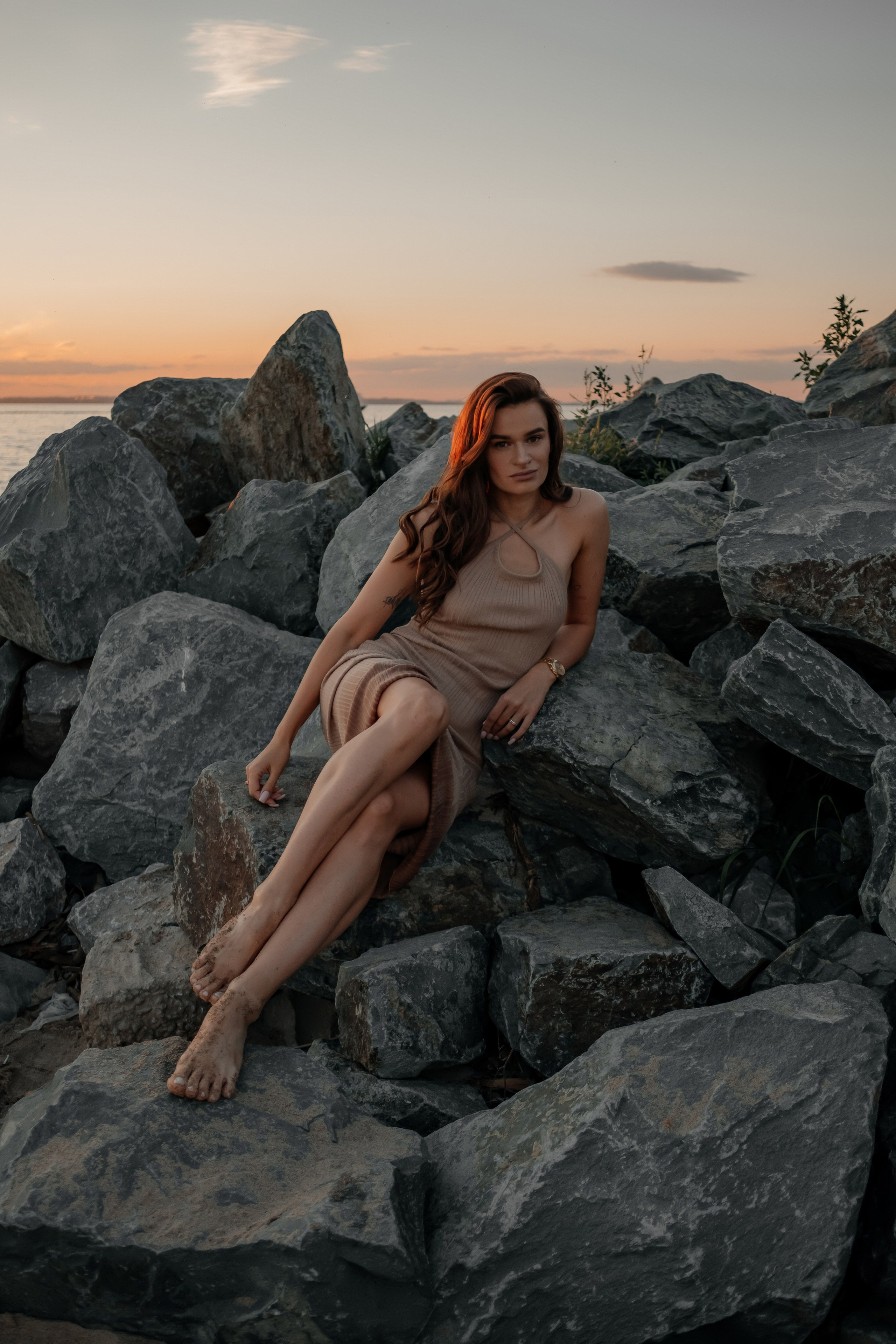 Катя с дочками на берегу. Фотограф в Новосибирске Диана Ильиных