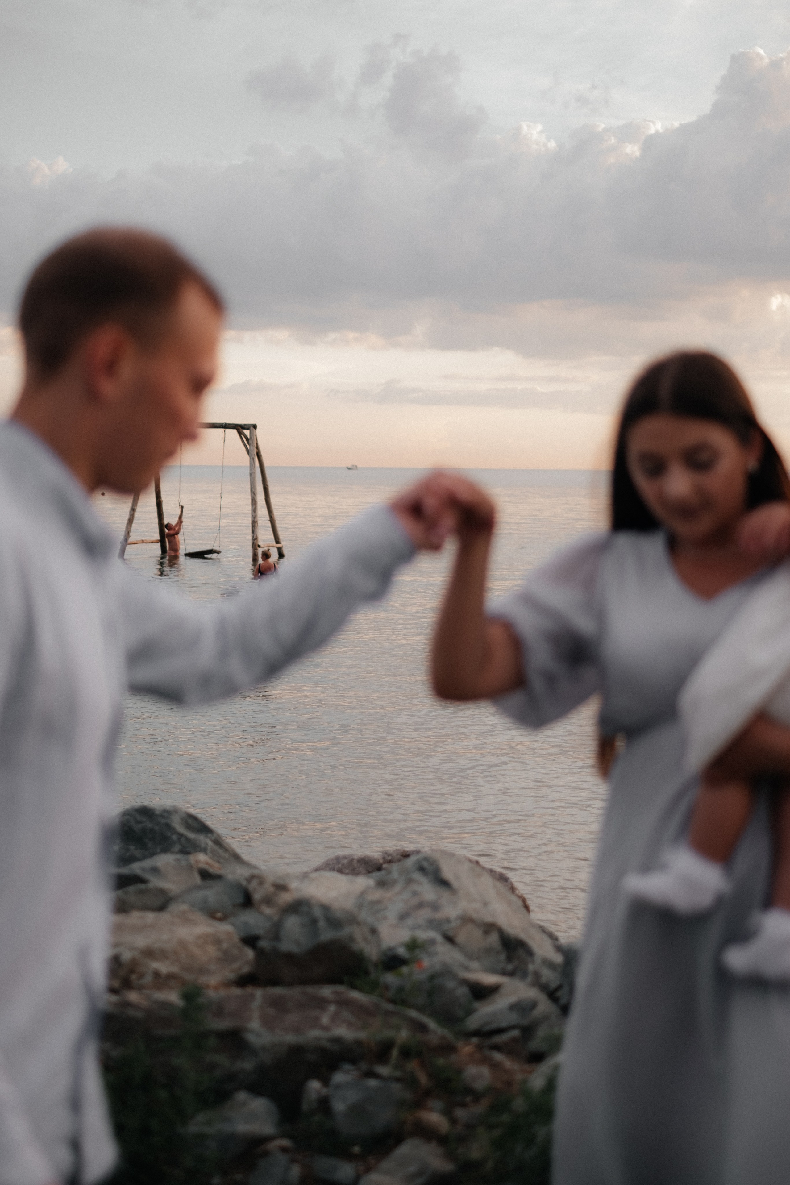 Алина, Ярослав и Тая на берегу. Фотограф в Новосибирске Диана Ильиных