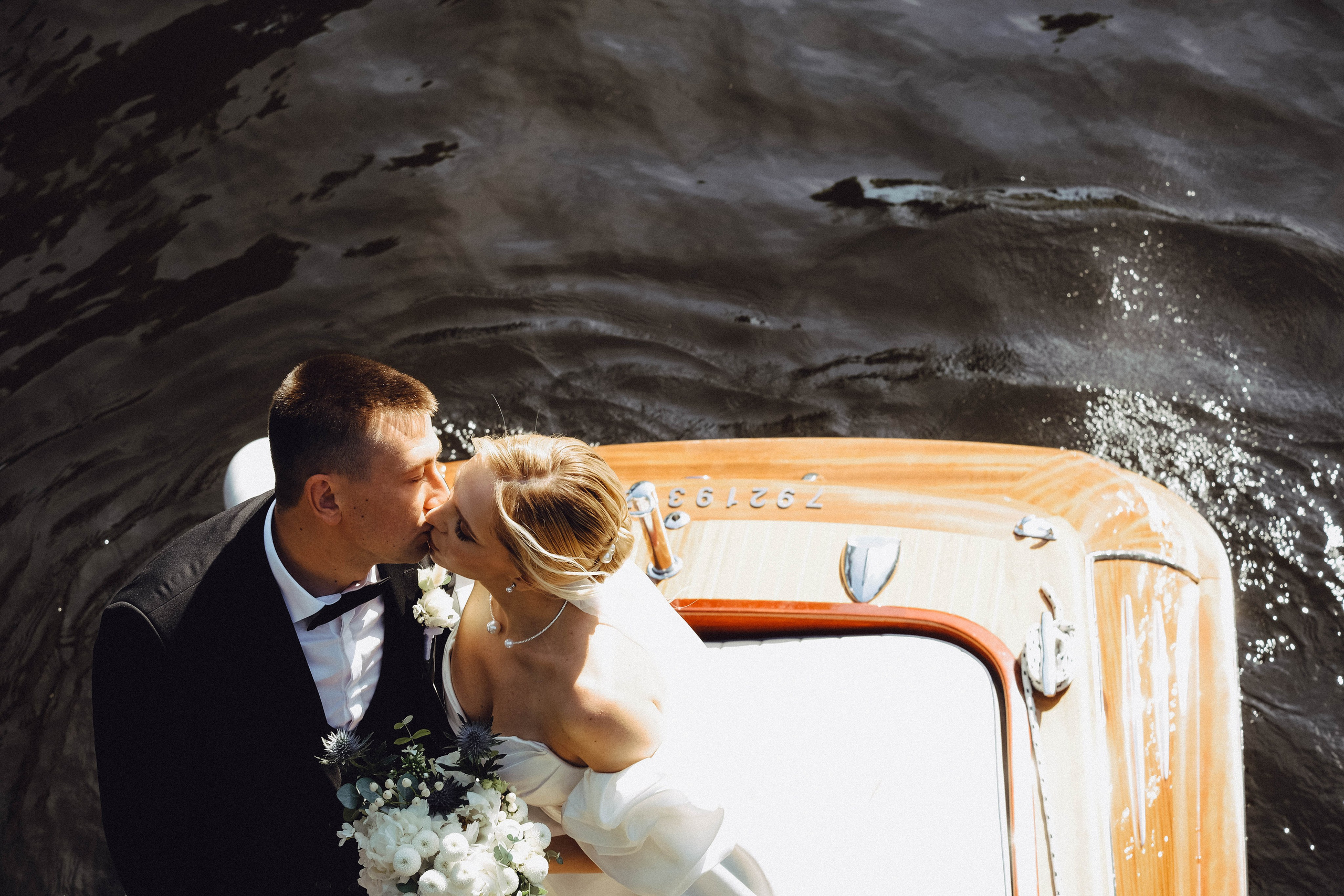 СВАДЕБГНАЯ ПРОГУЛКА ПО КАНАЛ САНКТ-ПЕТЕРБУРГА НА КАТЕРЕ. Профессиональный фотограф, Санкт-Петербург — Виктория Богомолова