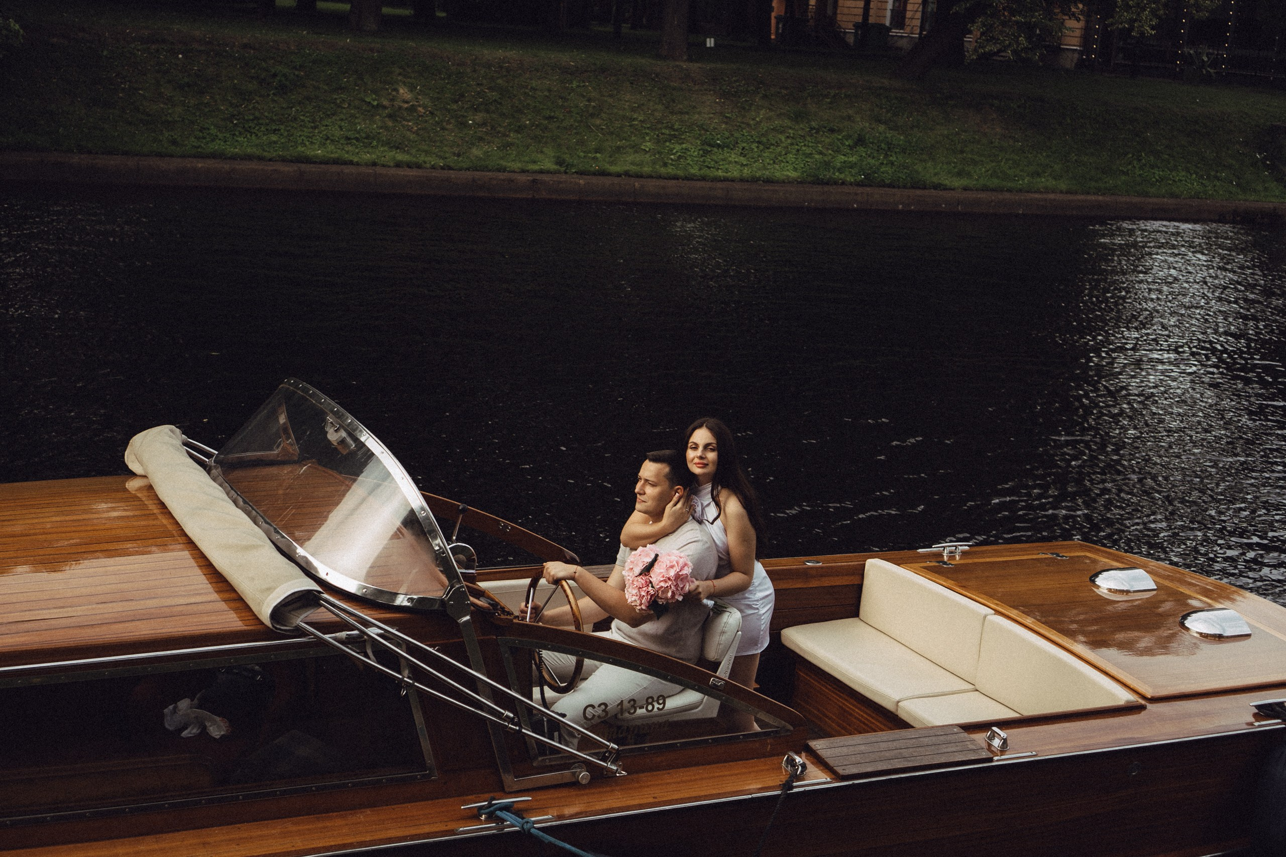 СВАДЕНБНАЯ СЬЕМКА НА КАТЕРЕ ПО КАНАЛАМ САНКТ-ПЕТЕРБУРГА И В АКВАТОРИИ НЕВЫ. Профессиональный фотограф, Санкт-Петербург — Виктория Богомолова