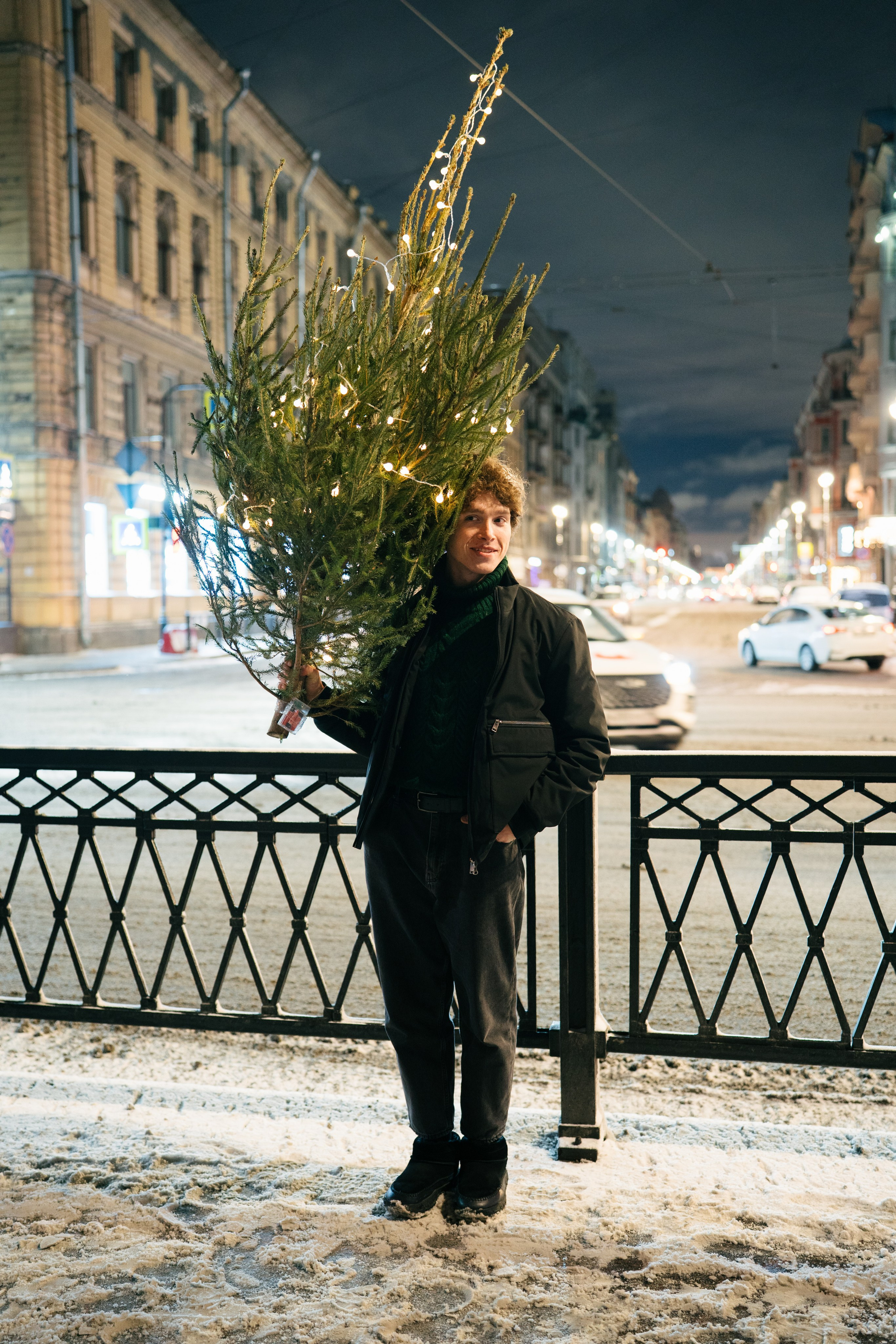 НОВОГОДНЯЯ ПРОГУЛКА ПАРЫ ПО ЧЕРНЫШЕВСКОЙ ПЕРЕД НОВЫМ ГОДОМ. Профессиональный фотограф, Санкт-Петербург — Виктория Богомолова