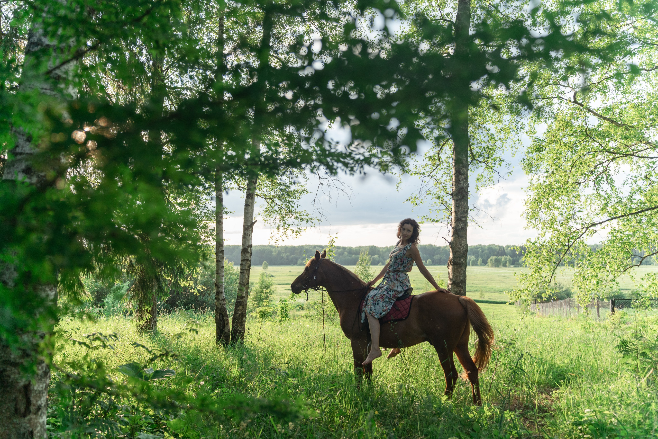 Выйти в лето в поле с конем. Видеограф и фотограф в Москве Анастасия Рябчикова