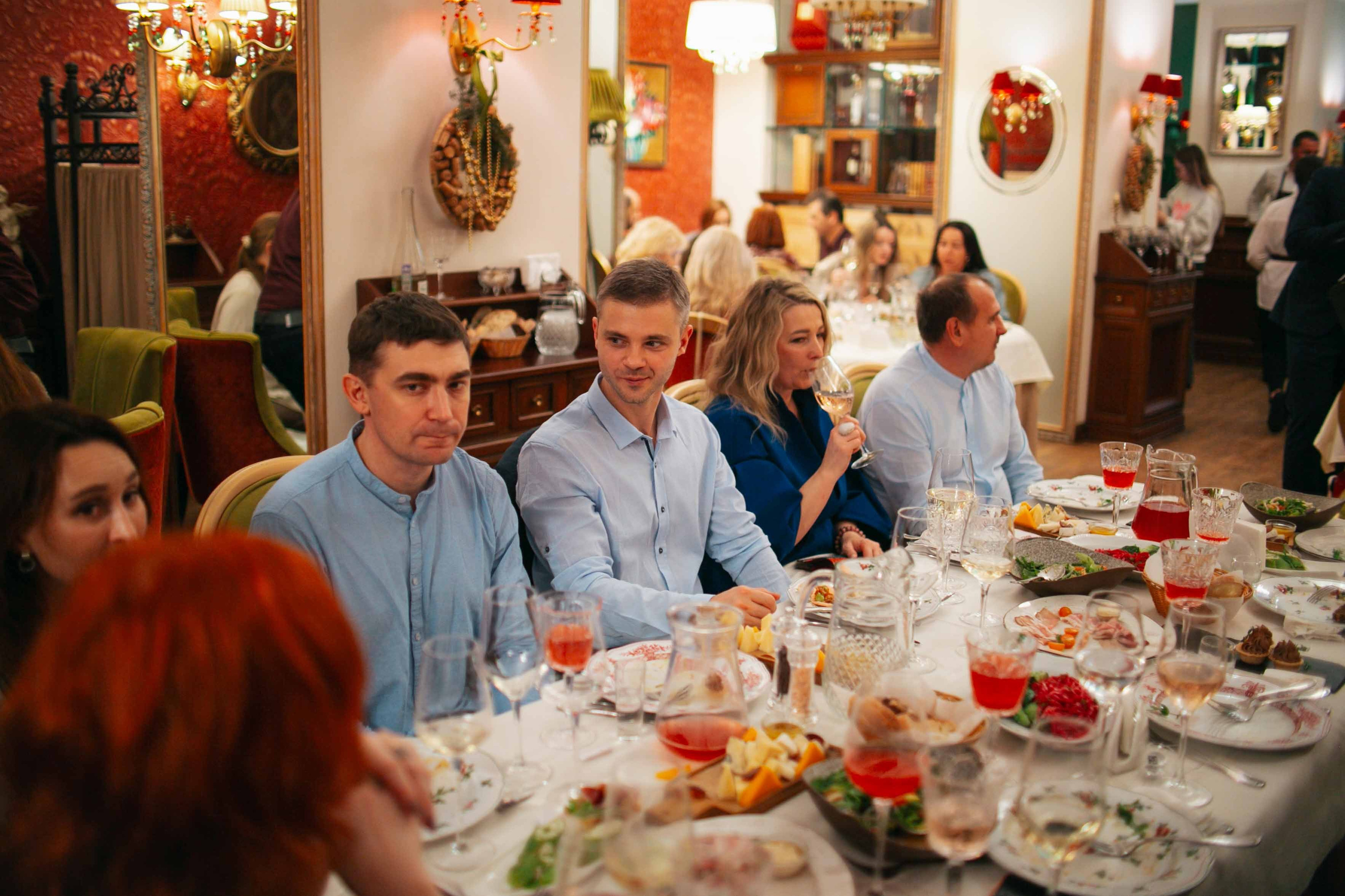 Вечер в «Дежавю». Ваш репортажный фотограф Артемий Антонов