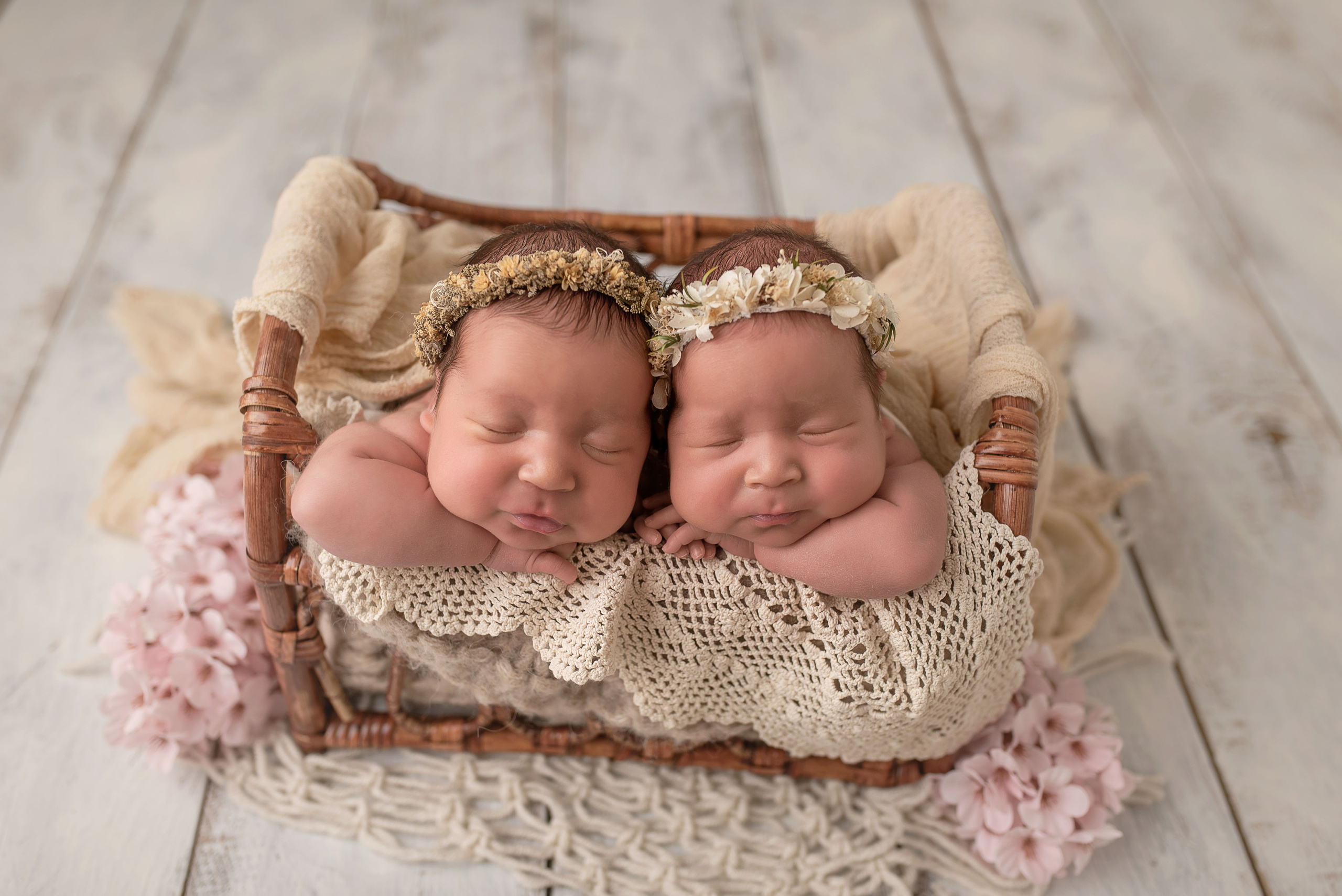 Арина и Элина. Фотограф новорожденных в Уфе