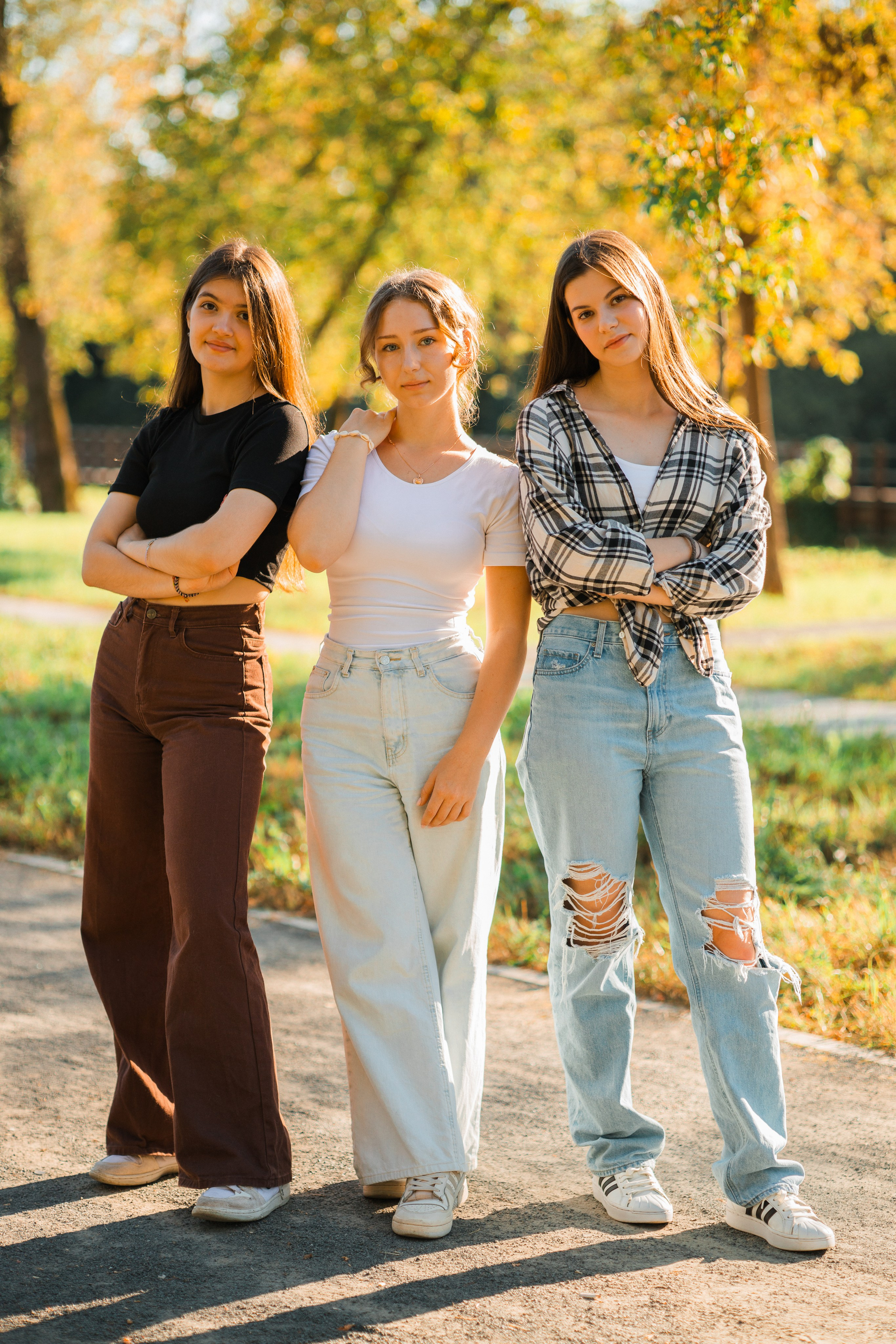 Прогулочная фотосессия на выпускной альбом с 11 классом в Серпухове. Выпускные альбомы в Серпухове