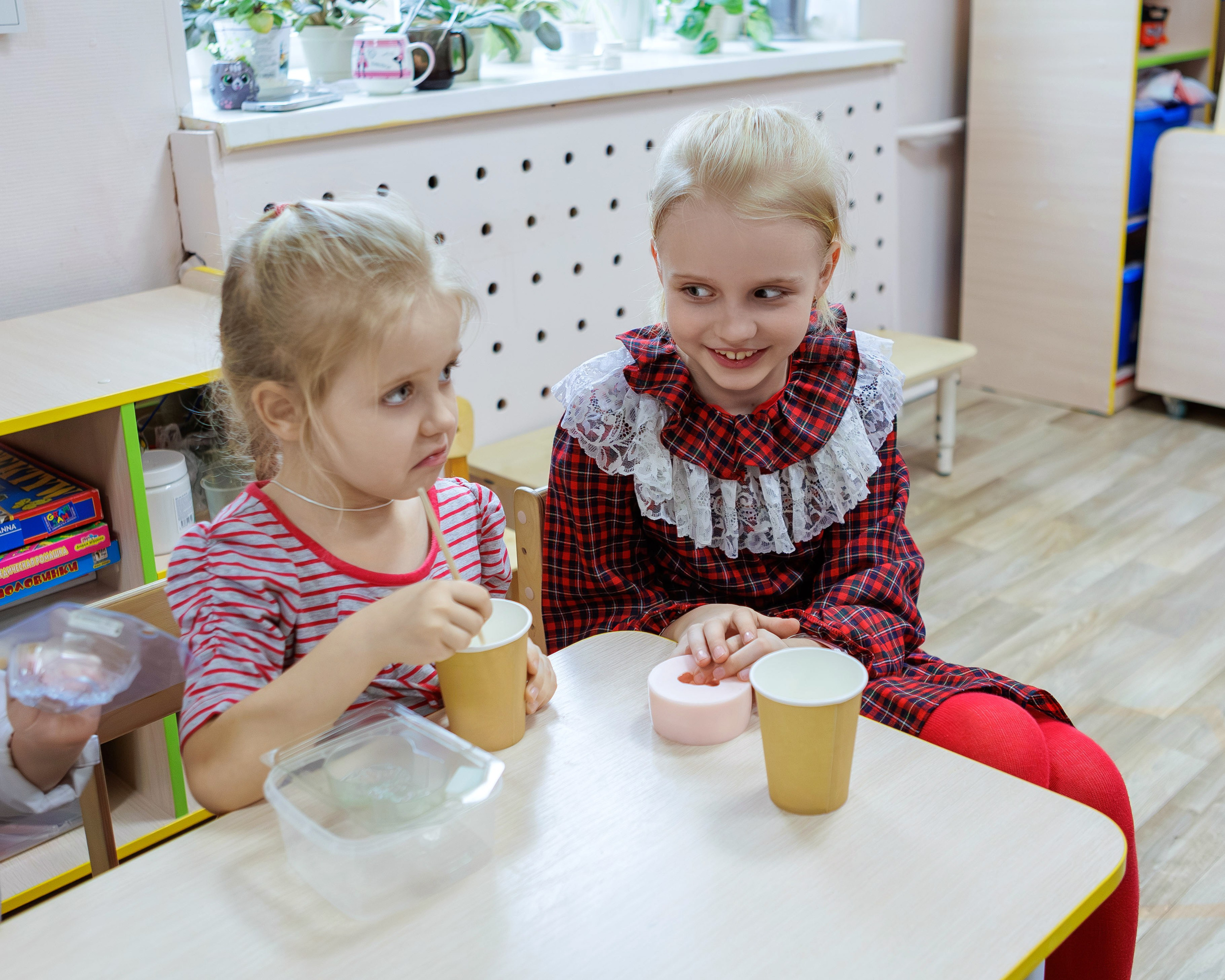 МК к 8 марта. Выпускные альбомы и школьный фотограф в Подольске, Троицке, Щербинке, Москве и Московской области