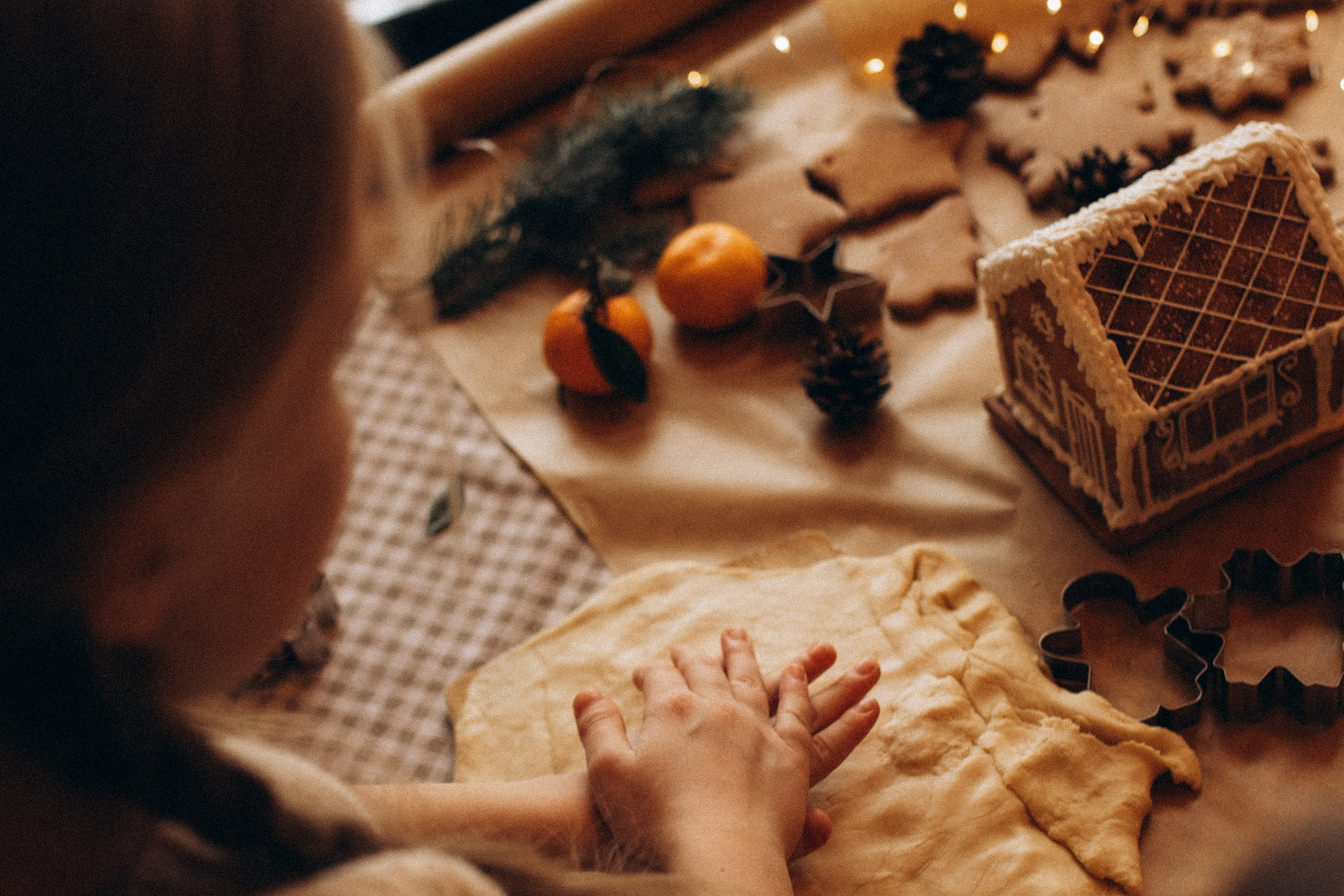 Предновогодняя история в домике. Семейный фотограф lifestyle в Новосибирске Елена Шпилевая