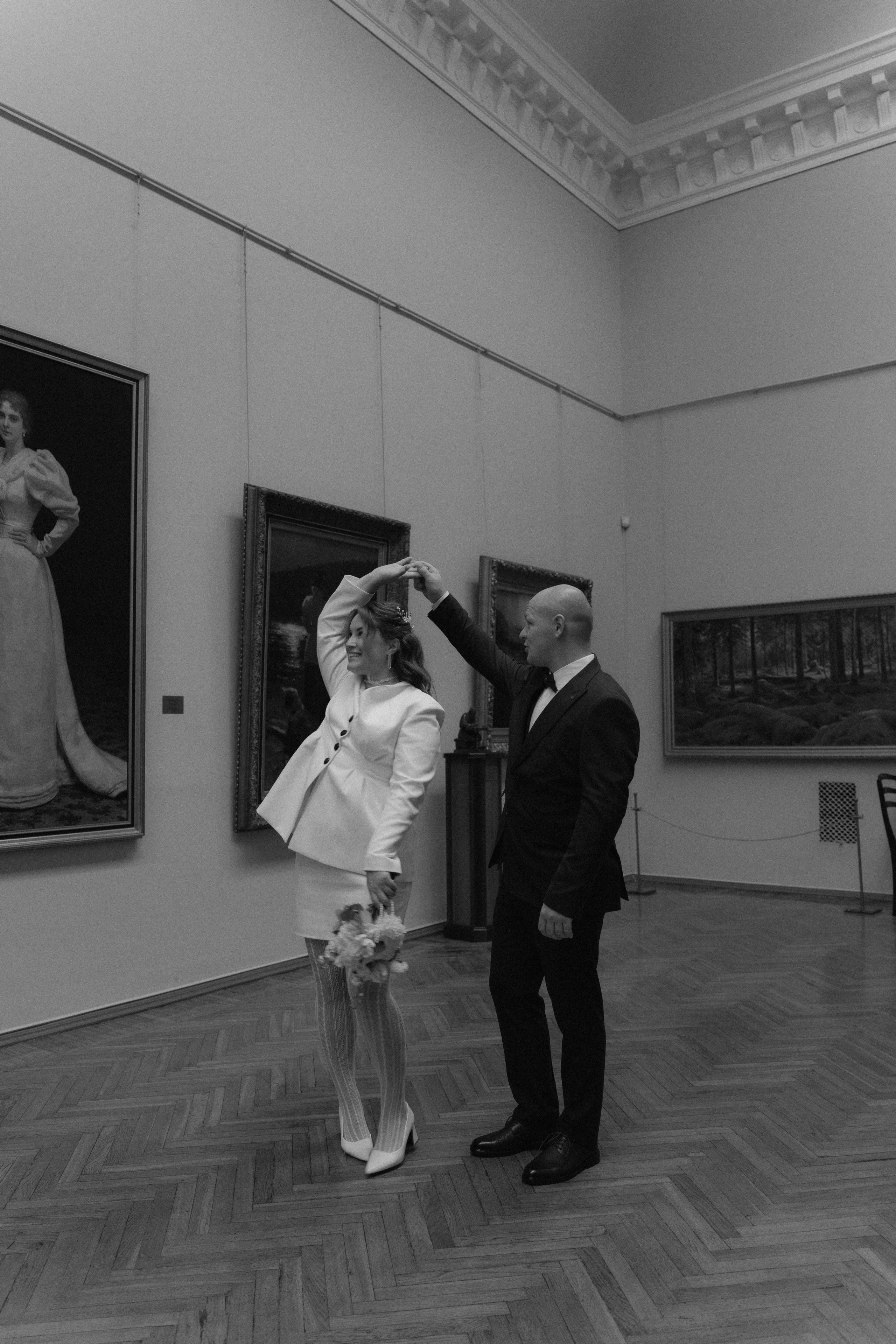 Свадебная фотосессия в музее. Ваш семейный фотограф в Минске — Вика Трегубова