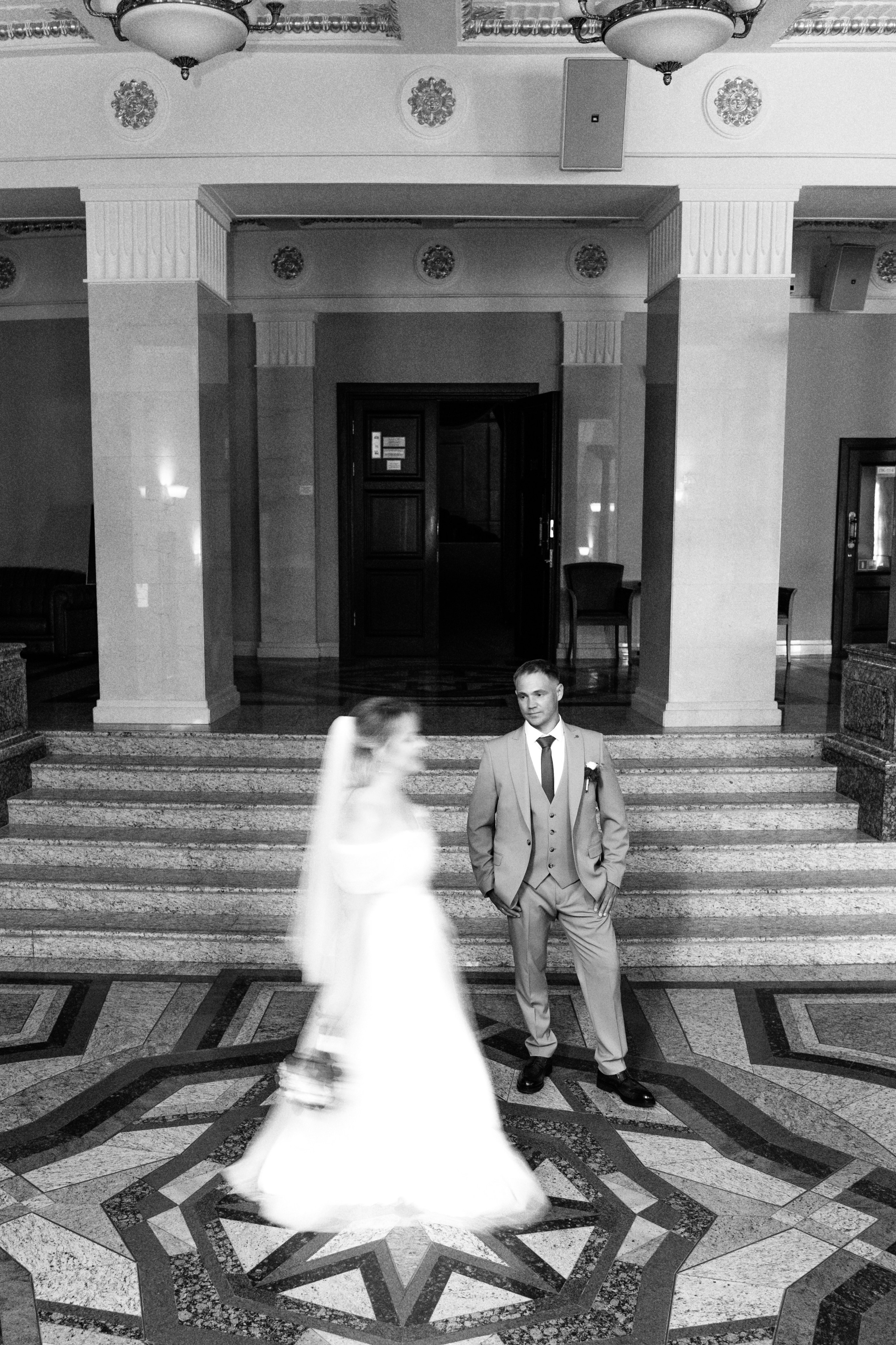 Фотосессия в театре: свадебные моменты. Ваш семейный фотограф в Минске — Вика Трегубова