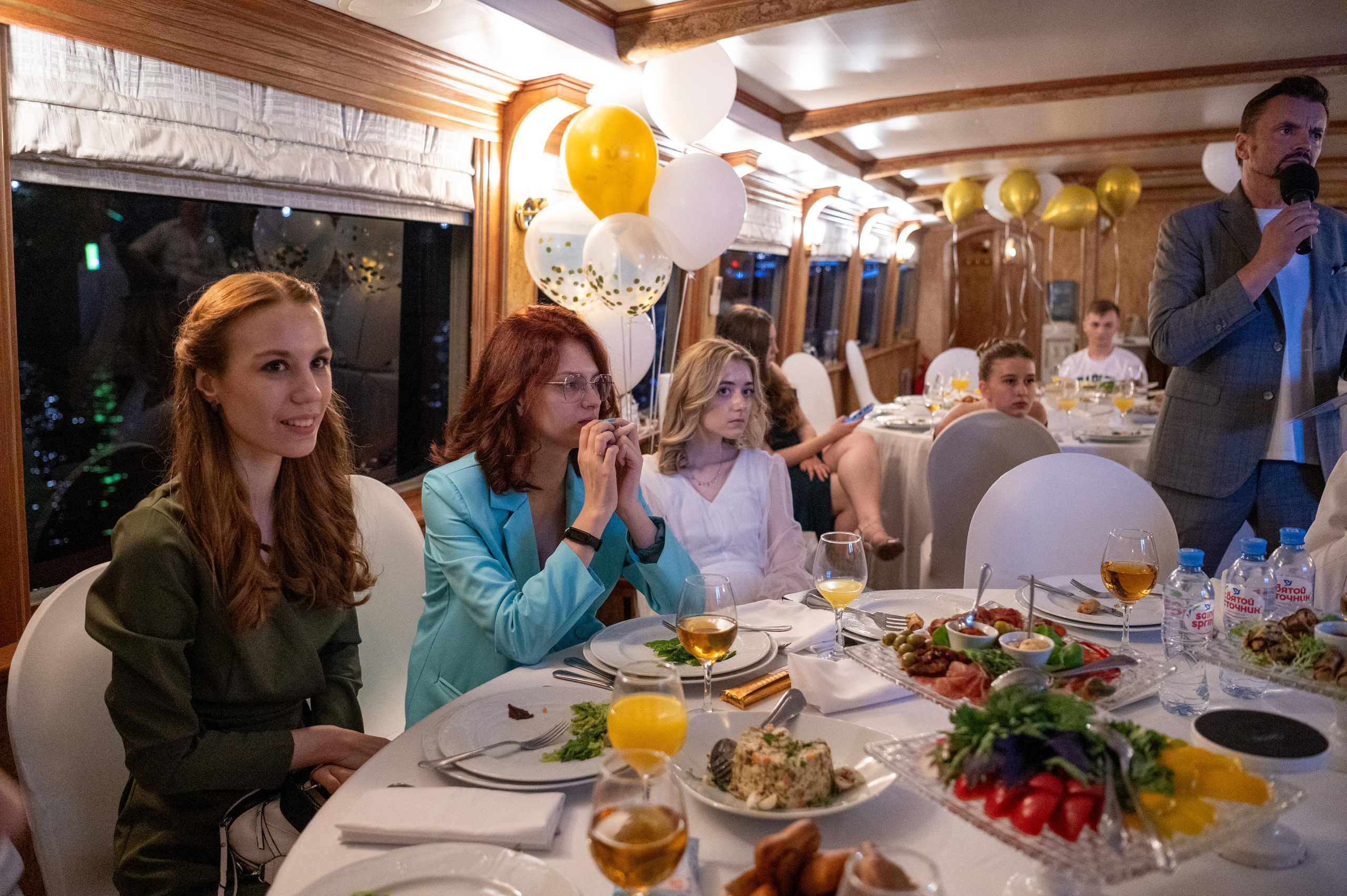 Выпускной вечер 11 класс на теплоходе. Детский и семейный фотограф г. Москва Оксана Катаджи