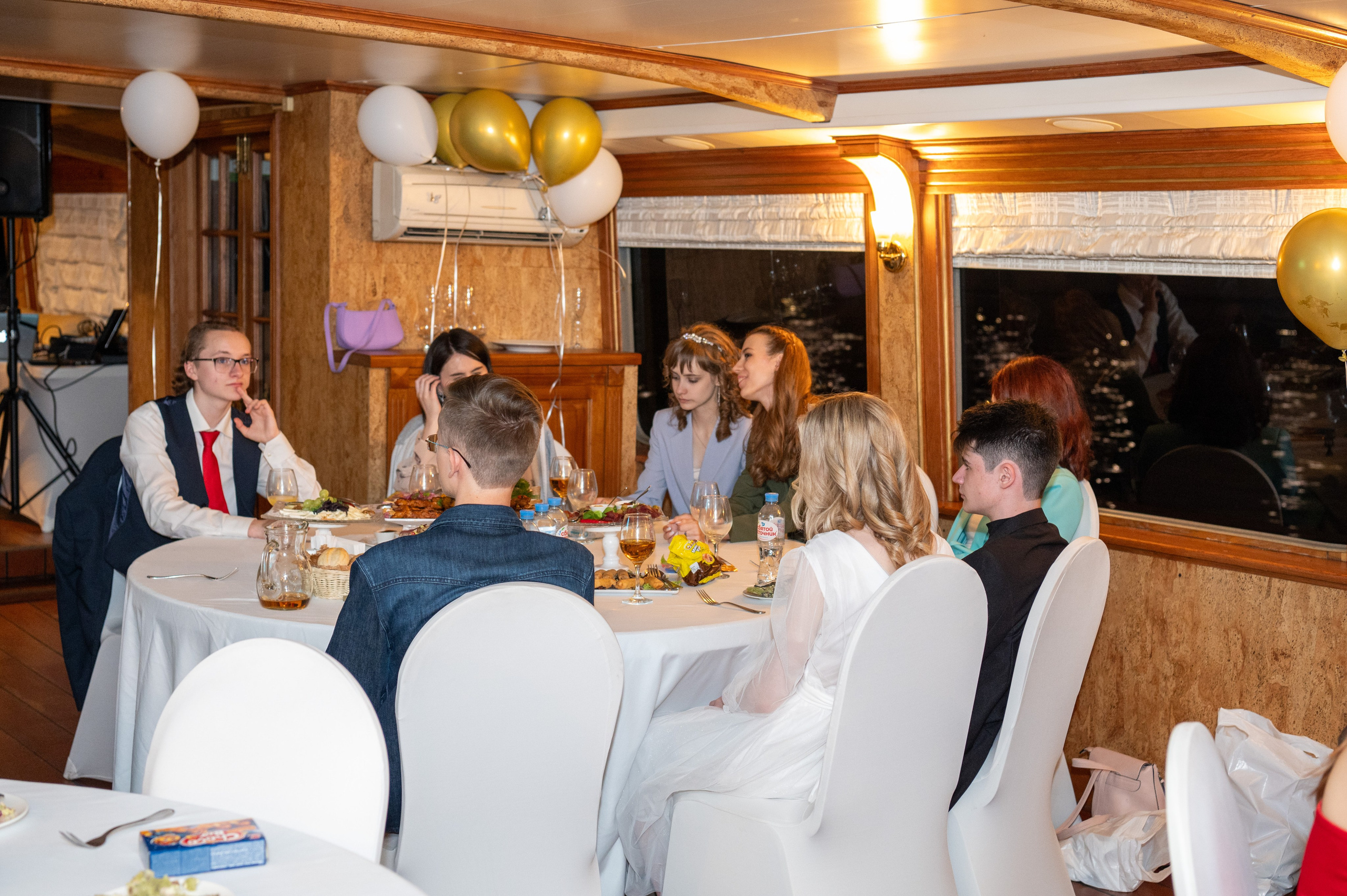 Выпускной вечер 11 класс на теплоходе. Детский и семейный фотограф г. Москва Оксана Катаджи