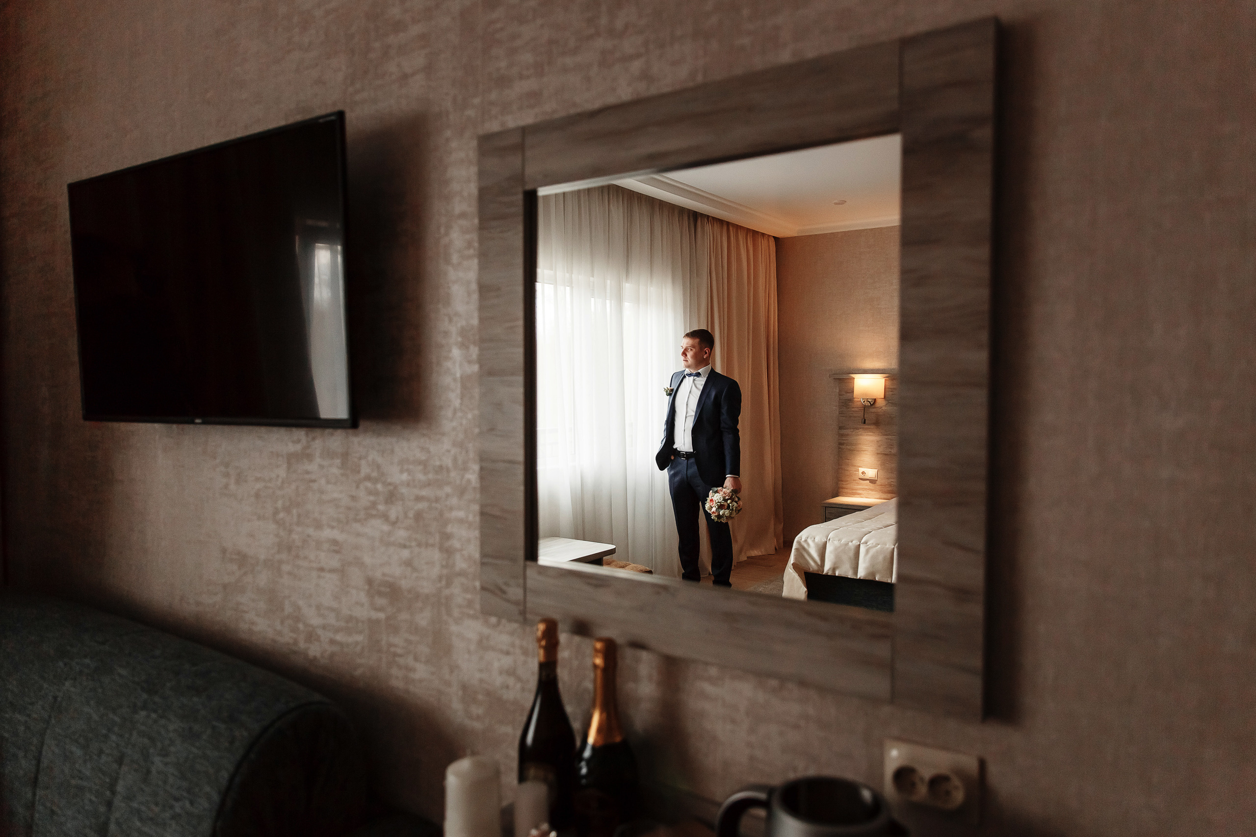 Сборы жениха и невесты в пос.Мостовском. База отдыха "Аква-Вита". Свадебный фотограф Дмитрий Шевченко.