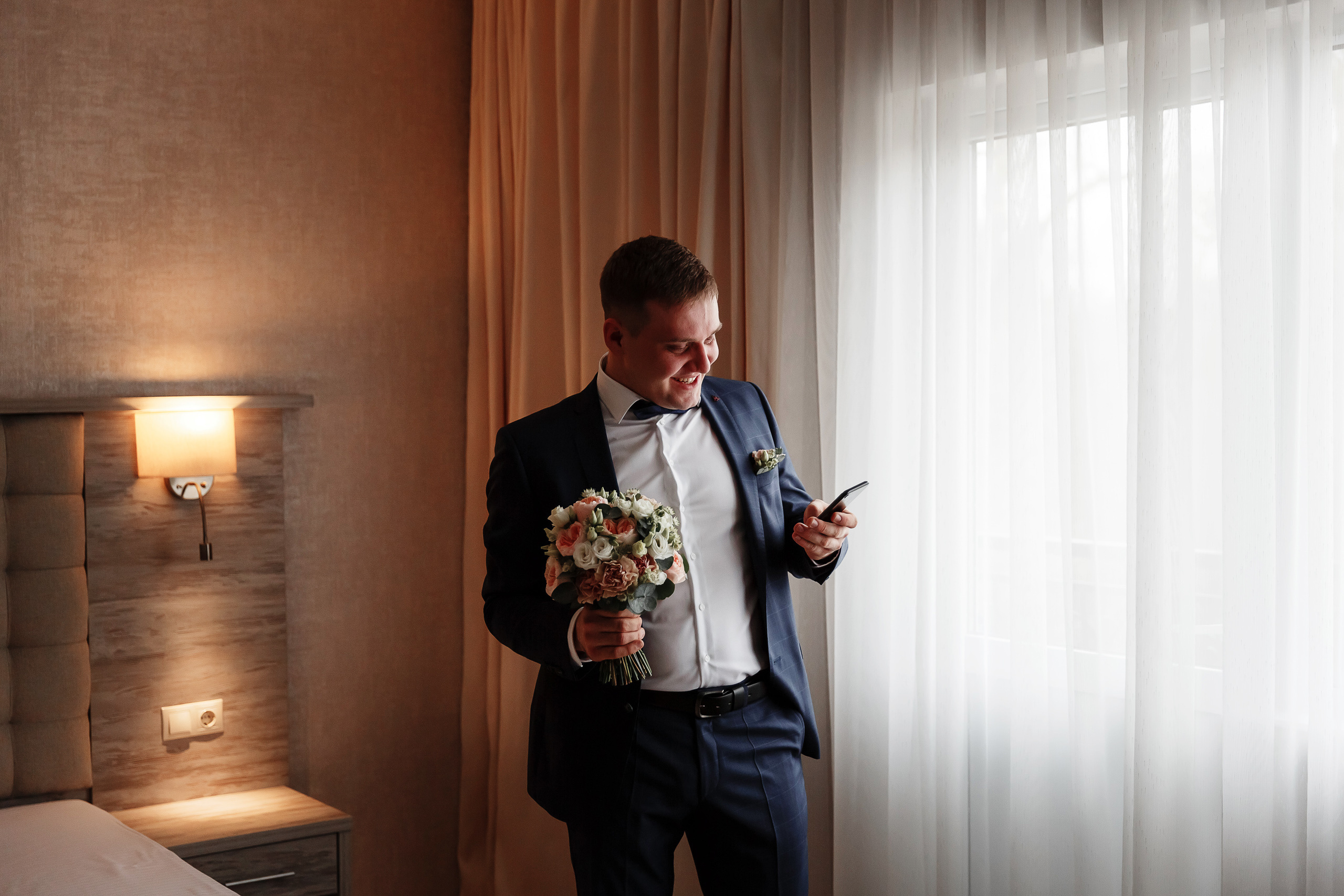 Жених. Сборы жениха и невесты в пос.Мостовском. База отдыха "Аква-Вита". Свадебный фотограф Дмитрий Шевченко.