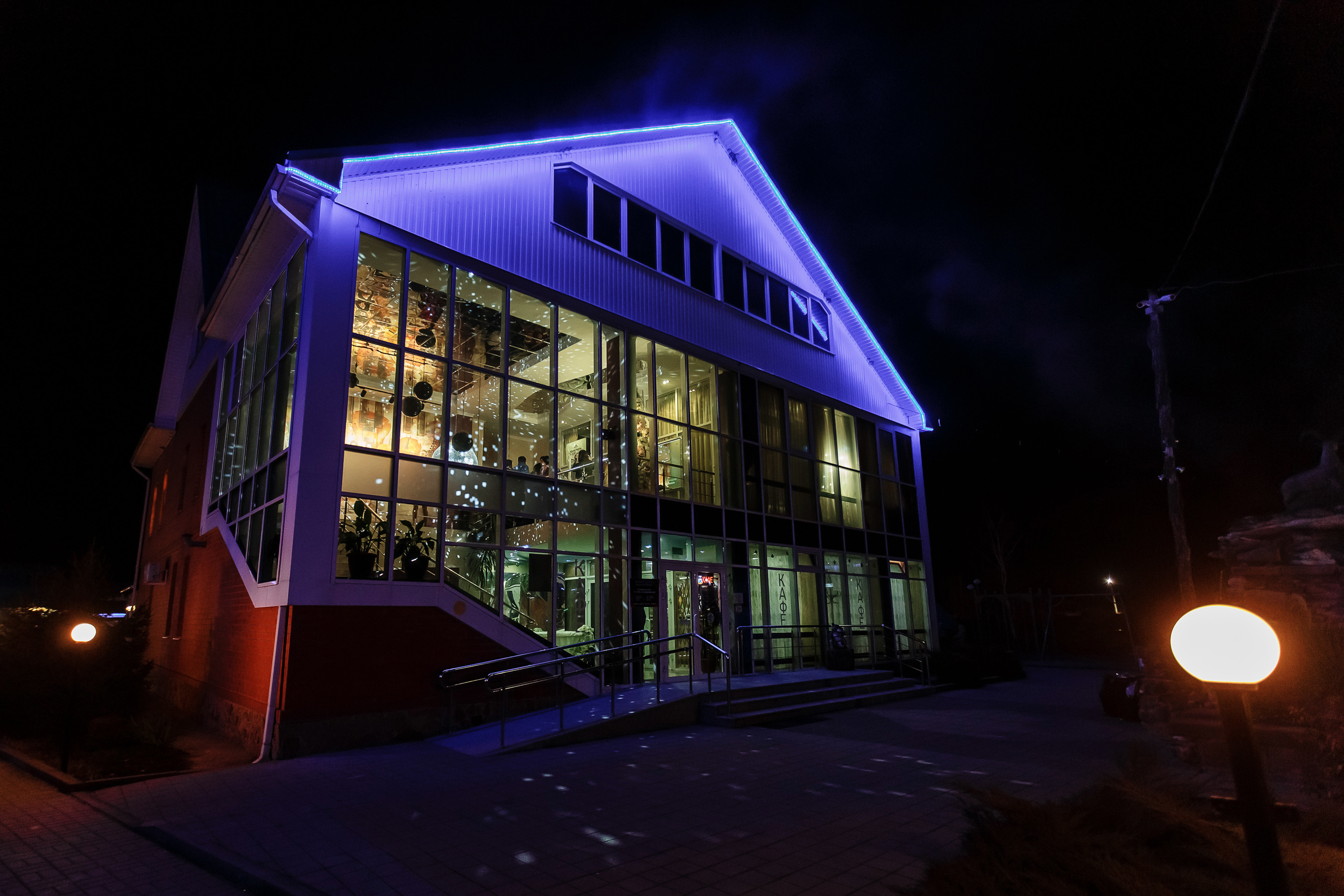 Свадебный банкет в Караоке-баре "АКВАПЭЛЛА" в пос.Мостовской. Фотограф deemvest.ru