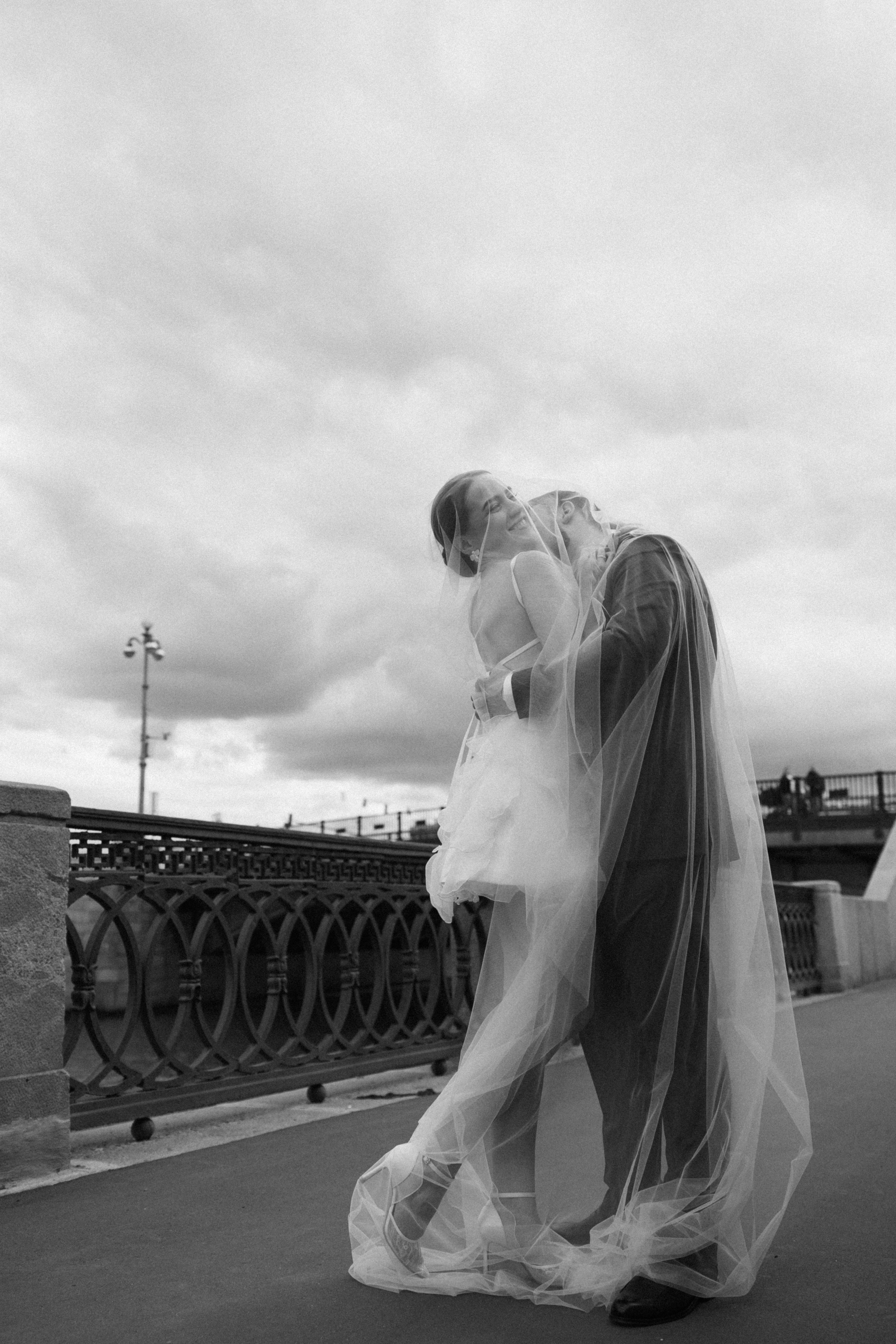 Ирина и Алексей | прогулка Котельническая наб. Свадебный фотограф Москва Анастасия Храмова