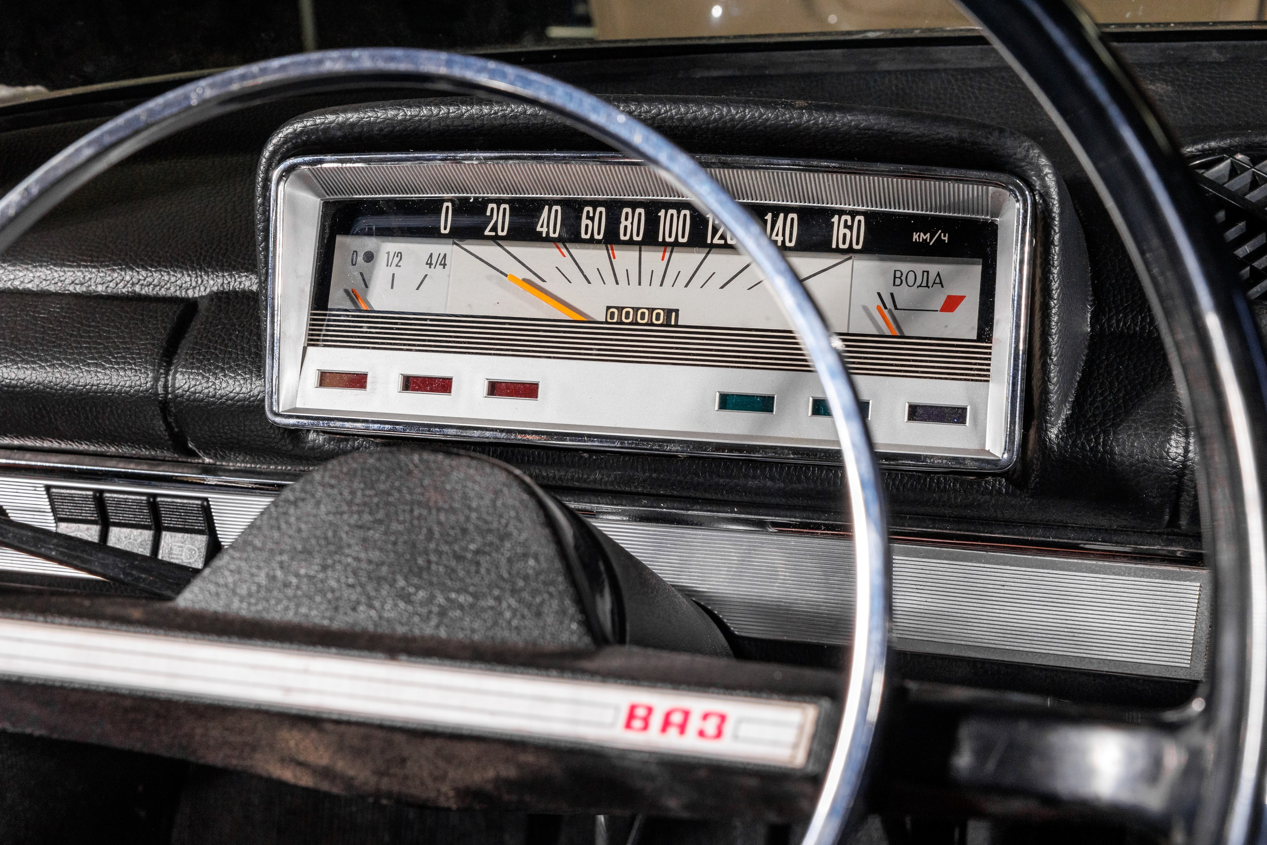 Автомобильная фотосъемка ВАЗ 2101 после реставрации в Бюро "Наследие"