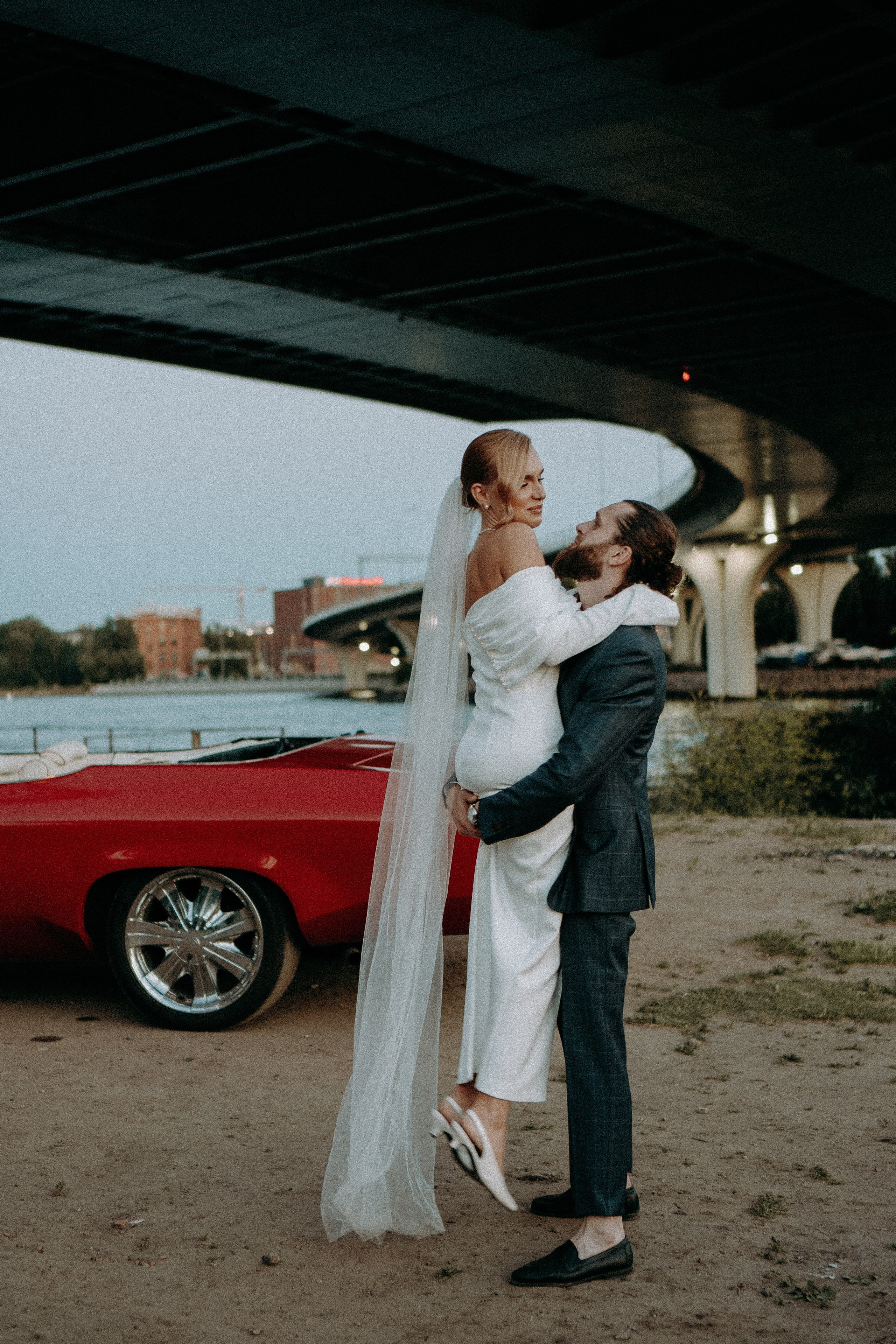 СВАДЕБНАЯ СЬЕМКА ВОЗЛЕ МСОТА БЕТАНКУРА НА КАБРИОЛЕТЕ. Профессиональный фотограф, Санкт-Петербург — Виктория Богомолова