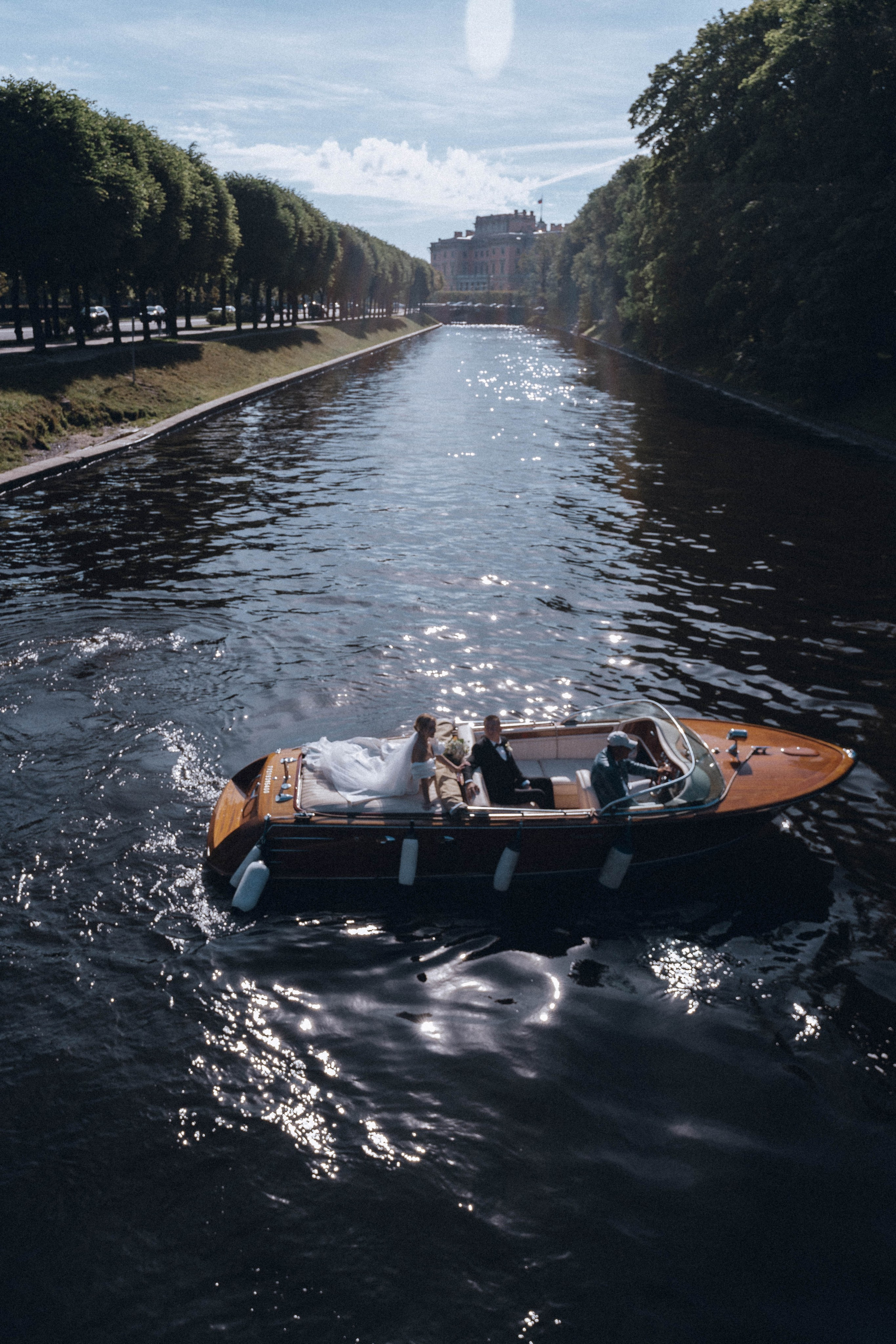 СВАДЕНБНАЯ СЬЕМКА НА КАТЕРЕ ПО КАНАЛАМ САНКТ-ПЕТЕРБУРГА И В АКВАТОРИИ НЕВЫ. Профессиональный фотограф, Санкт-Петербург — Виктория Богомолова