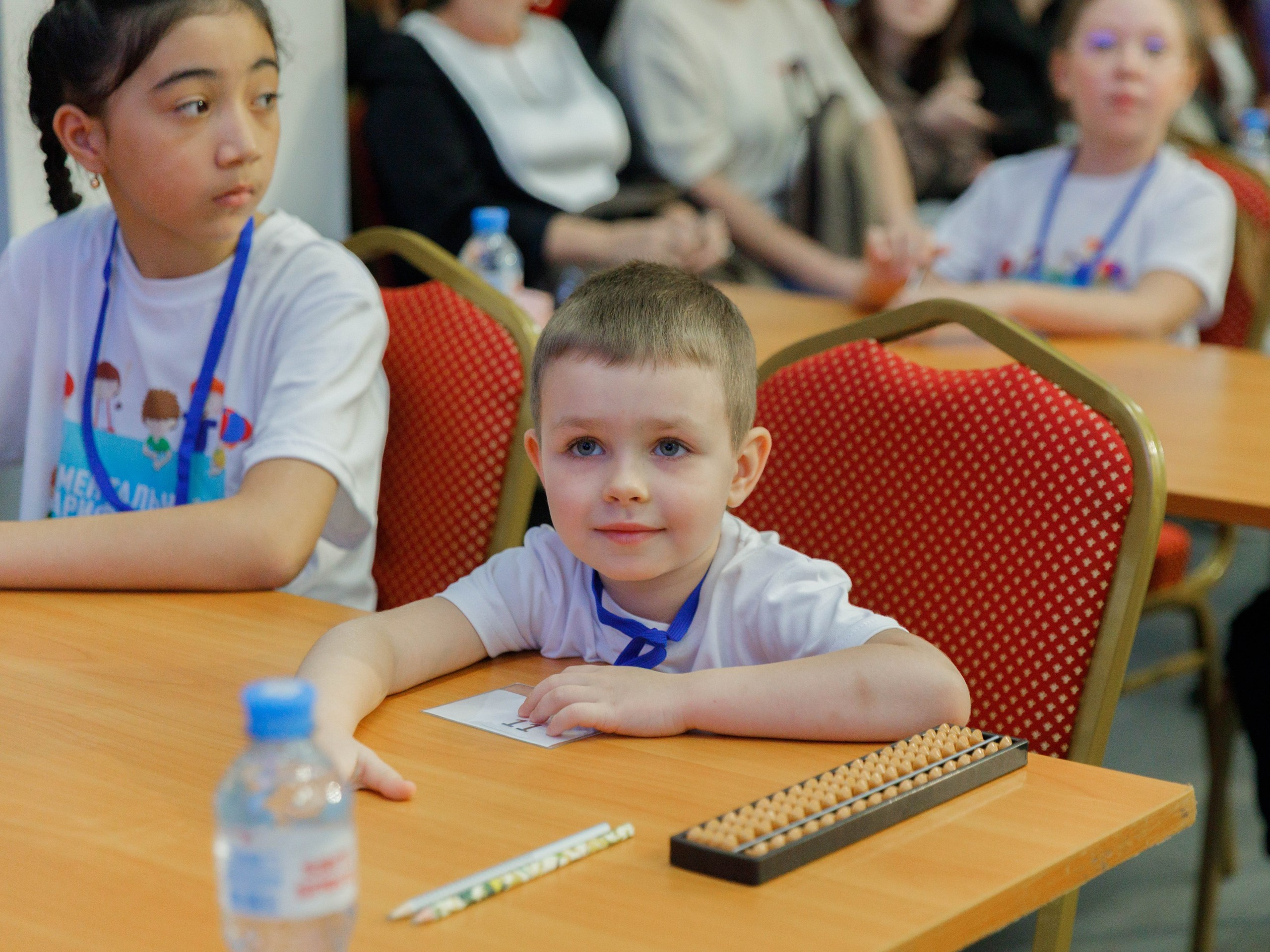 Международный чемпионат по ментальный арифметике. Апрель 2025 г. Репортажный фотограф в Новосибирске Алена Помазунова