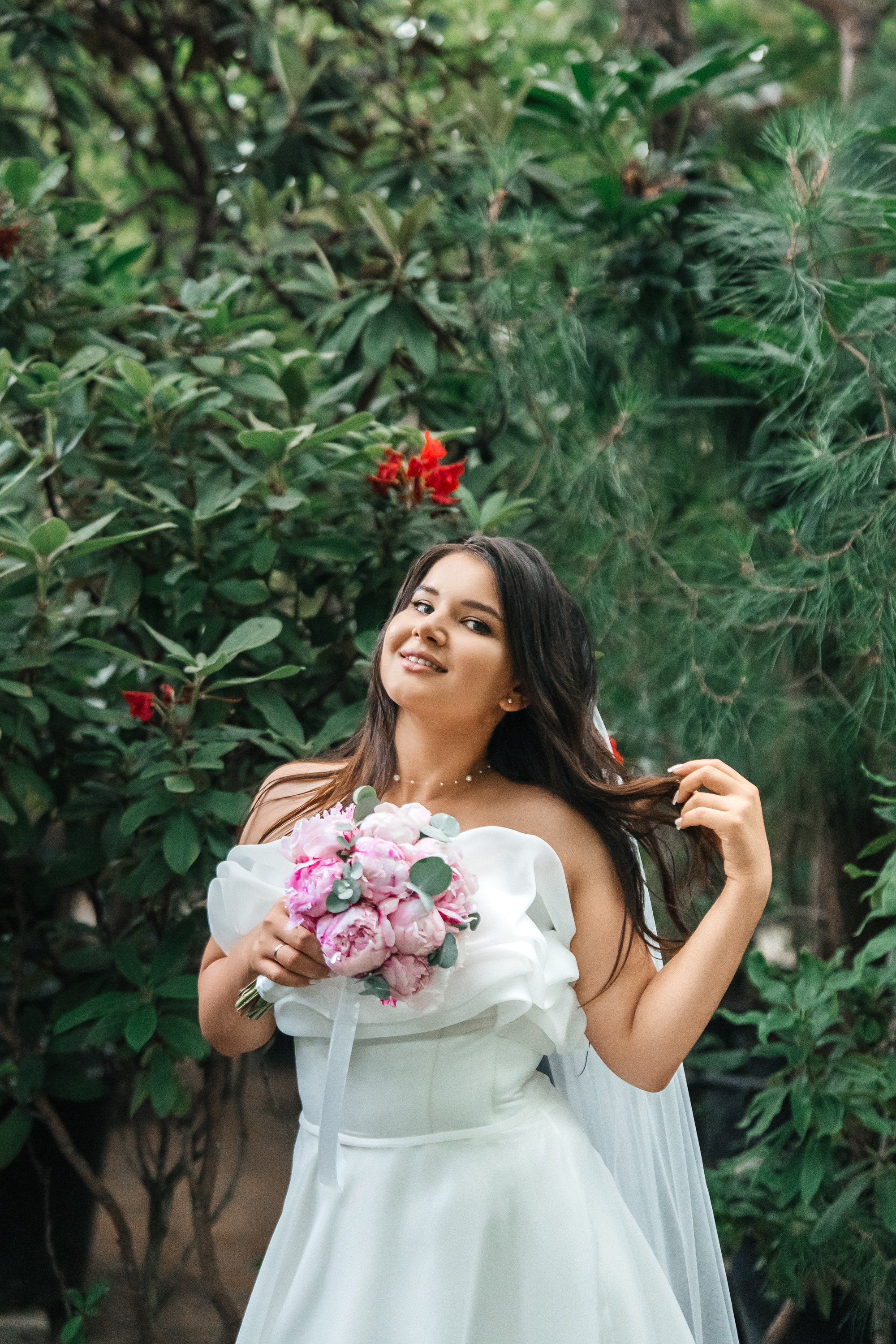 Свадебная фотосессия в оранжерее Ботанического сада им. Цицина. Свадебный и репортажный фотограф-видеограф Москва и Московская область