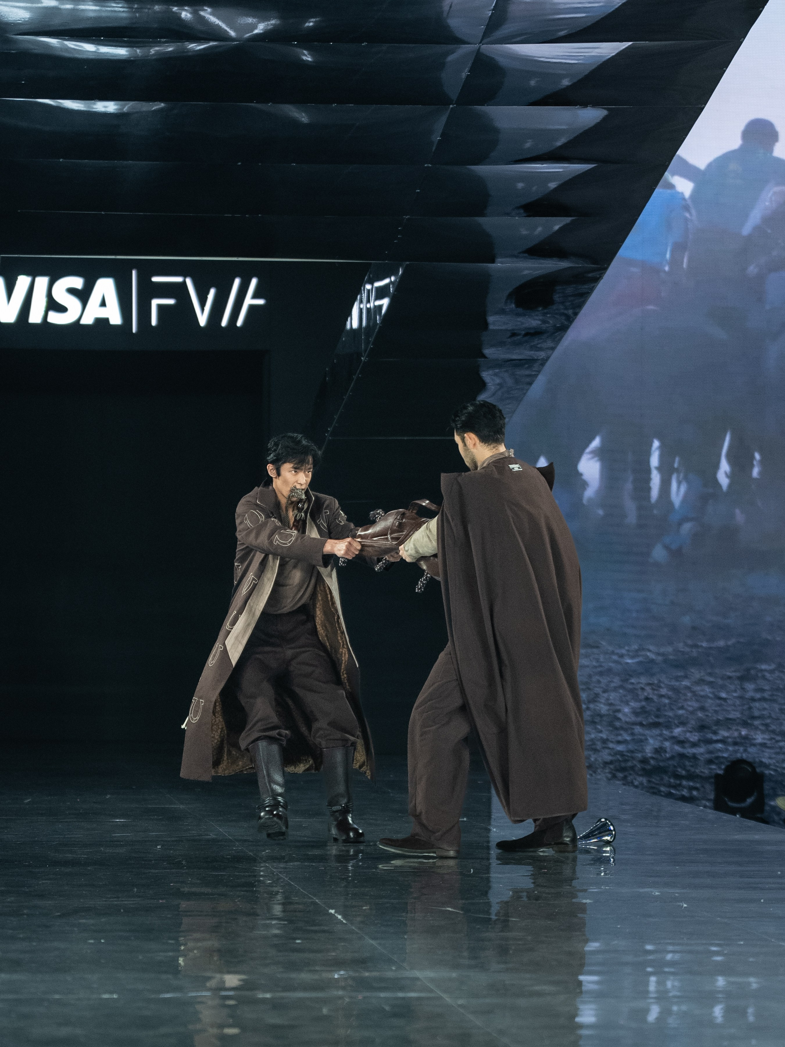 Visa Fashion Week Almaty Pre-Fall 2026 GAZHAIYIP. Сайт Алматинского НЮ АРТ, будуар и фэшн фотографа Дениса Карпенко