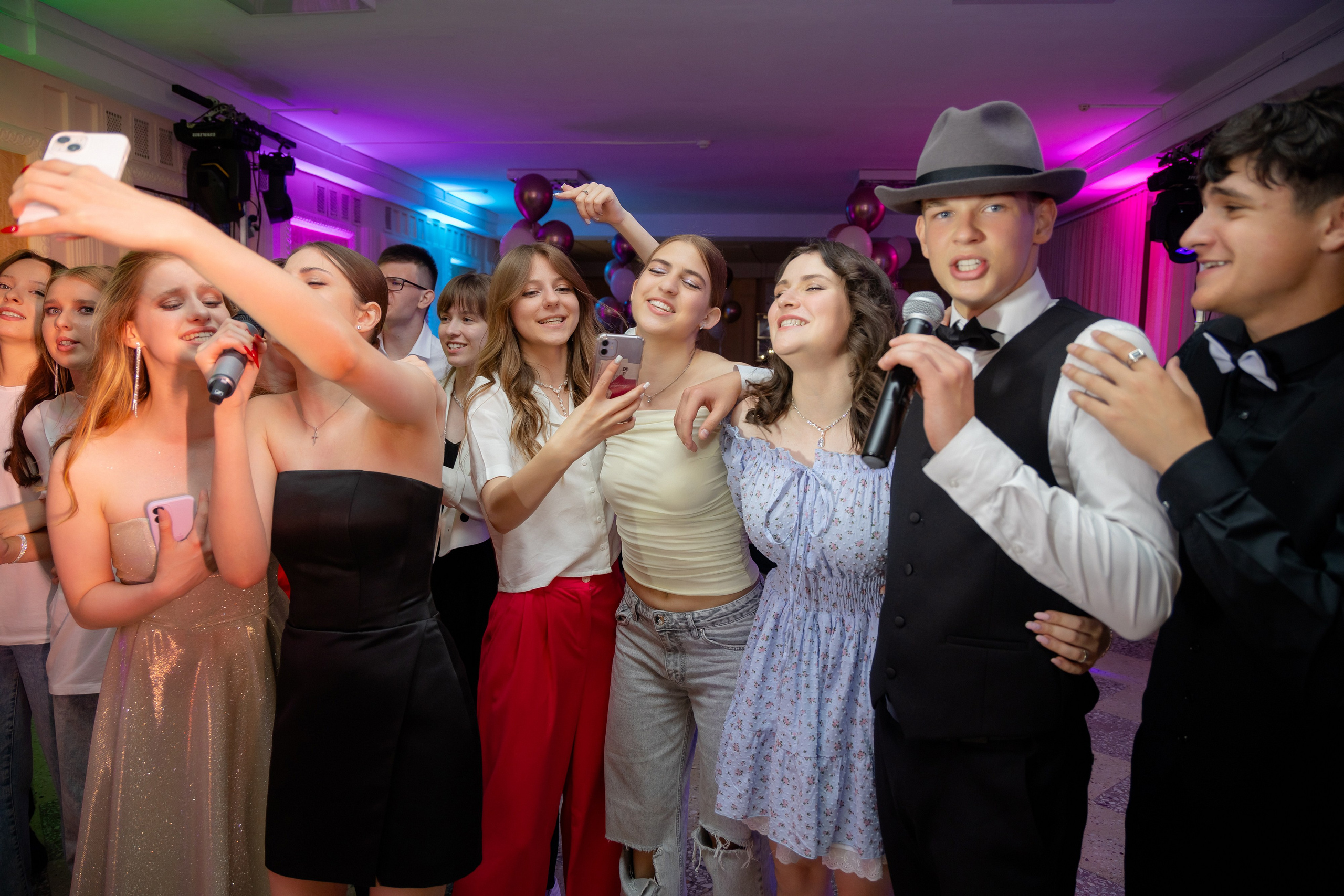 Школьный выпускной 2024 год в Соколе (Минск). Свадебный фотограф в Минске/Беларуси Сергей Спиридонов