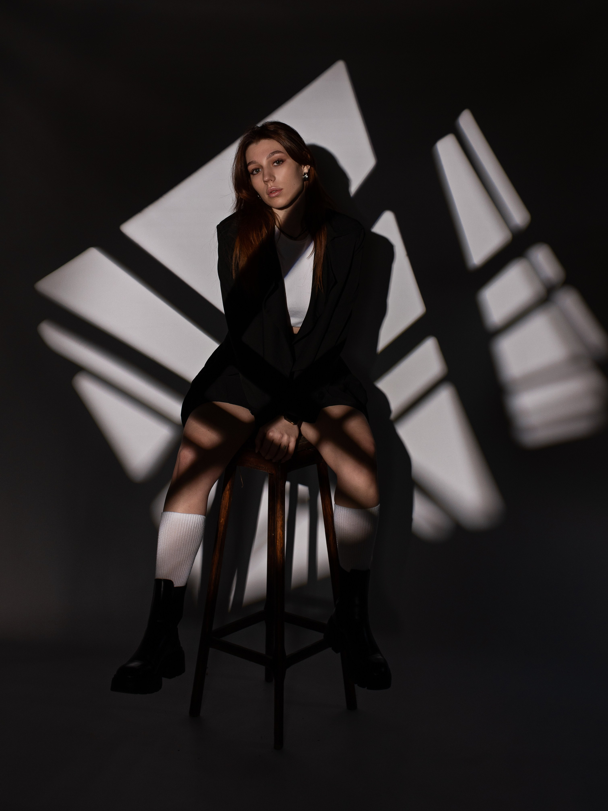 Фотосессия с необычным светом в помещении 