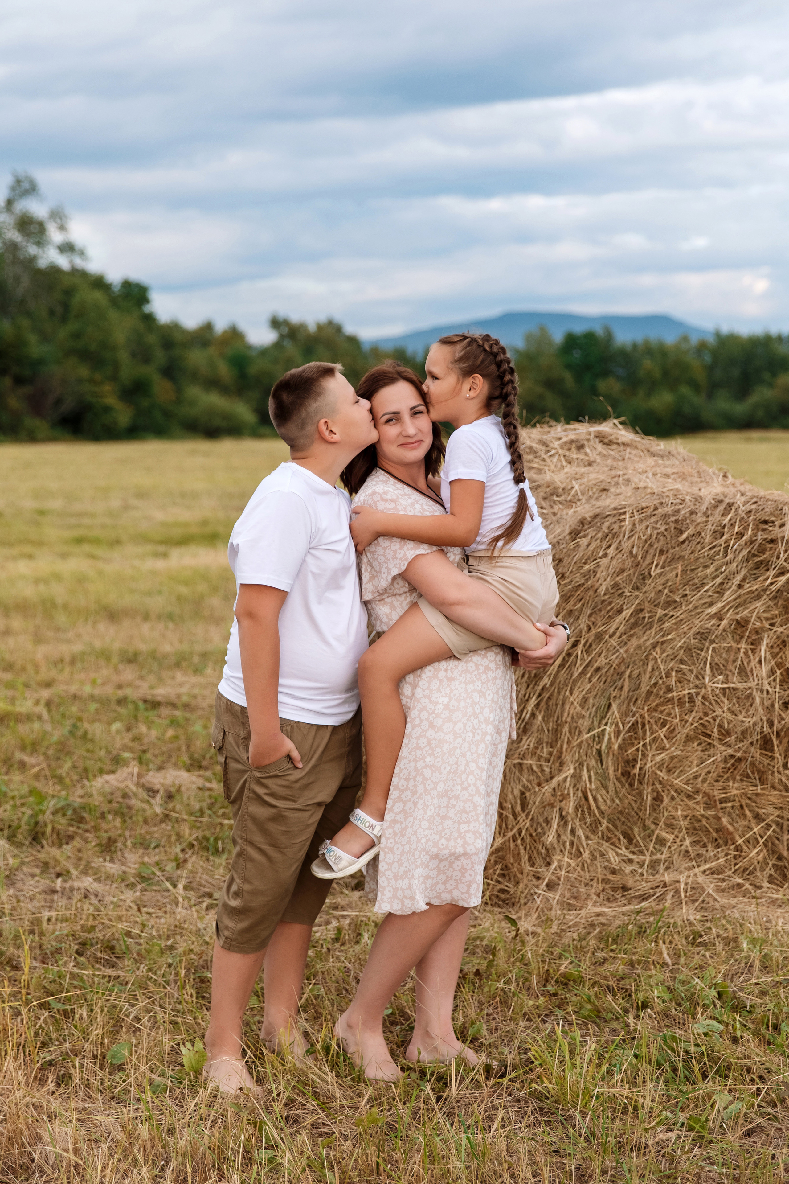 Фотосессия на сене. Фотограф Любовь Корниенко, Примоский край