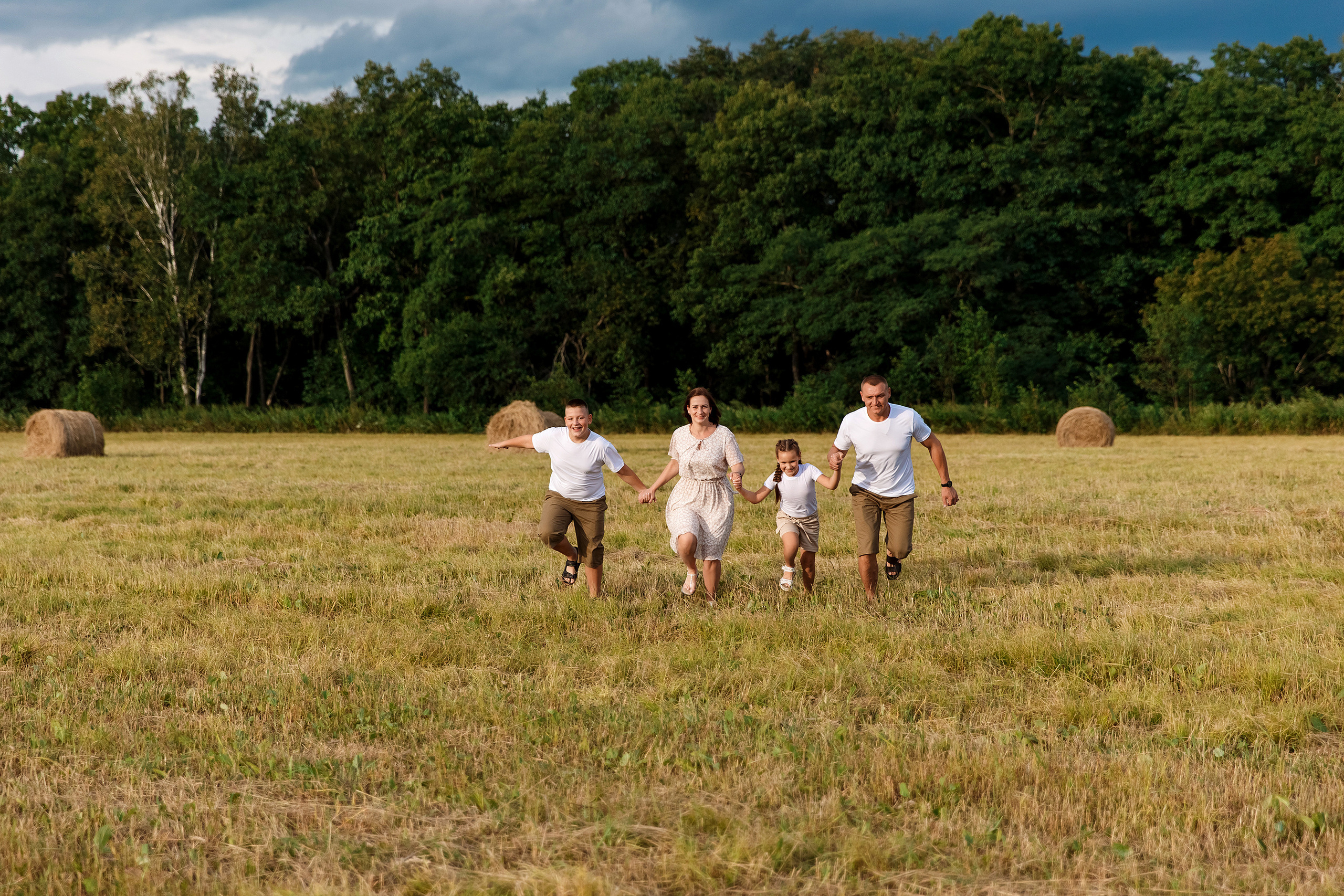 Фотосессия на сене. Фотограф Любовь Корниенко, Примоский край