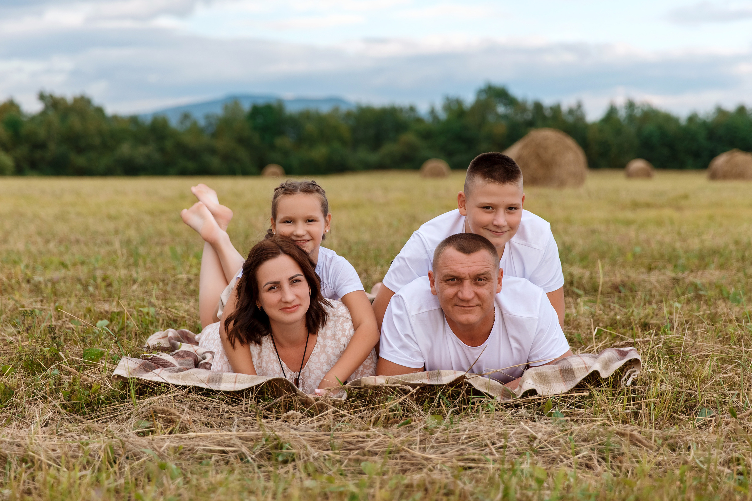 Фотосессия на сене. Фотограф Любовь Корниенко, Примоский край