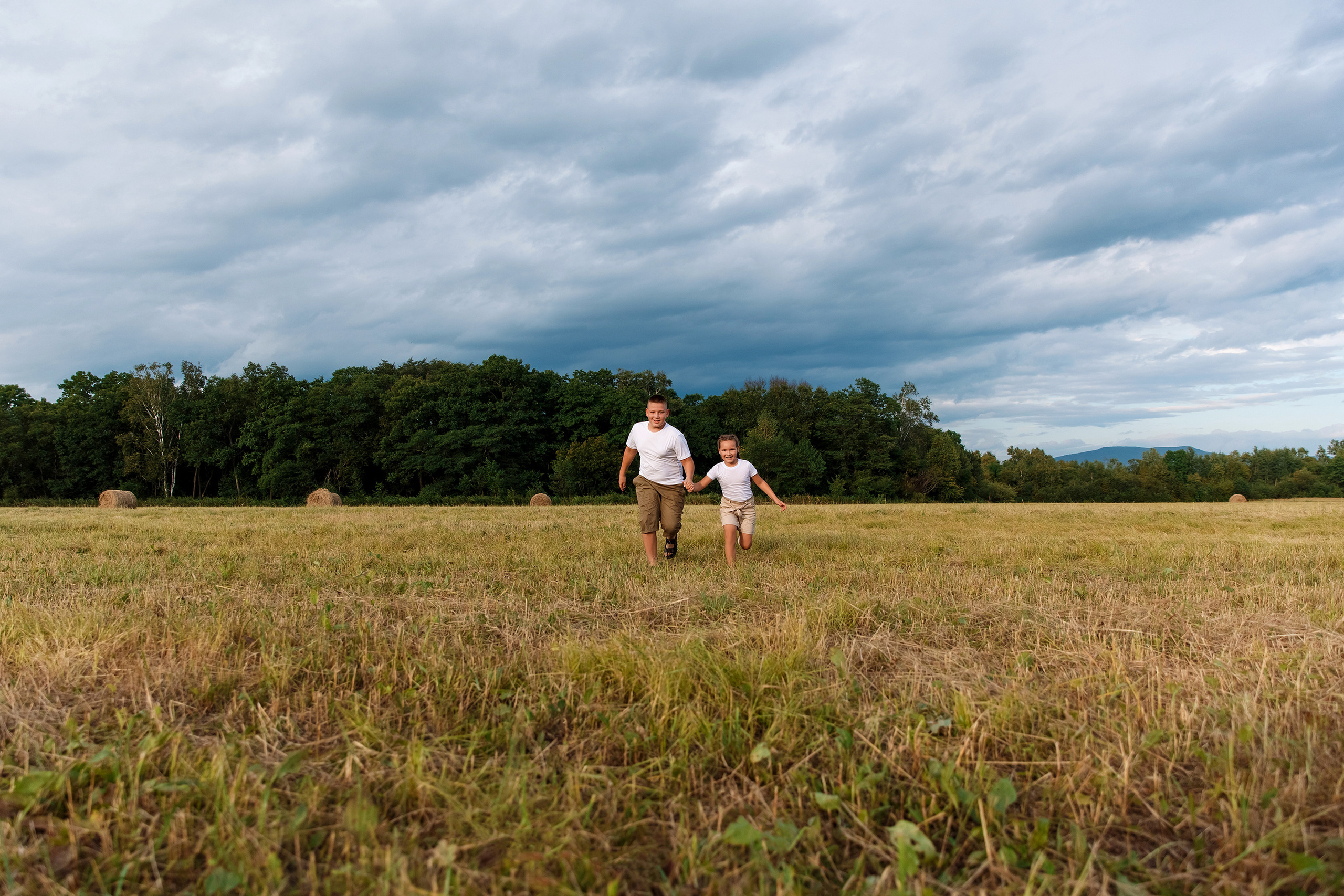 Фотосессия на сене. Фотограф Любовь Корниенко, Примоский край