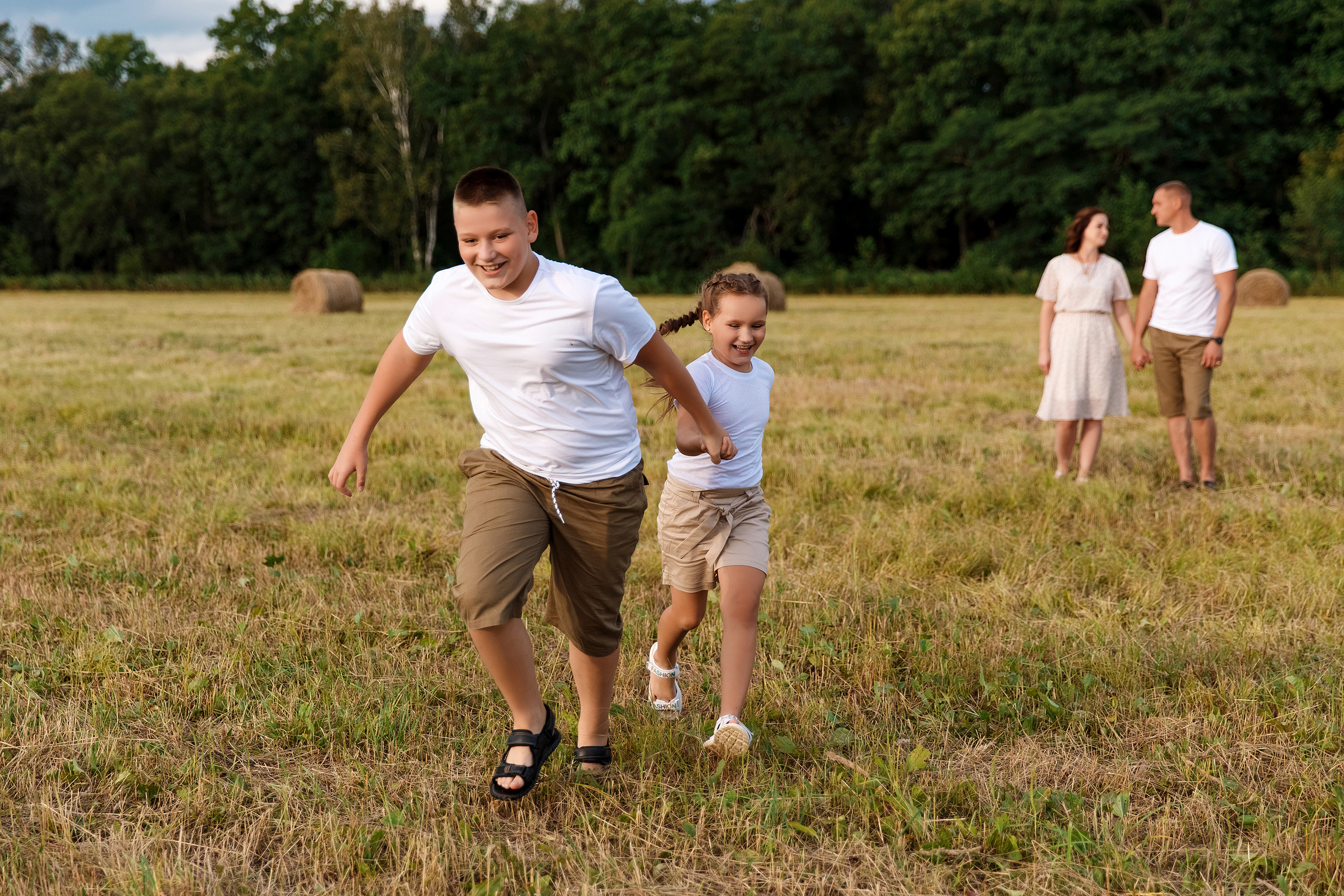 Фотосессия на сене. Фотограф Любовь Корниенко, Примоский край