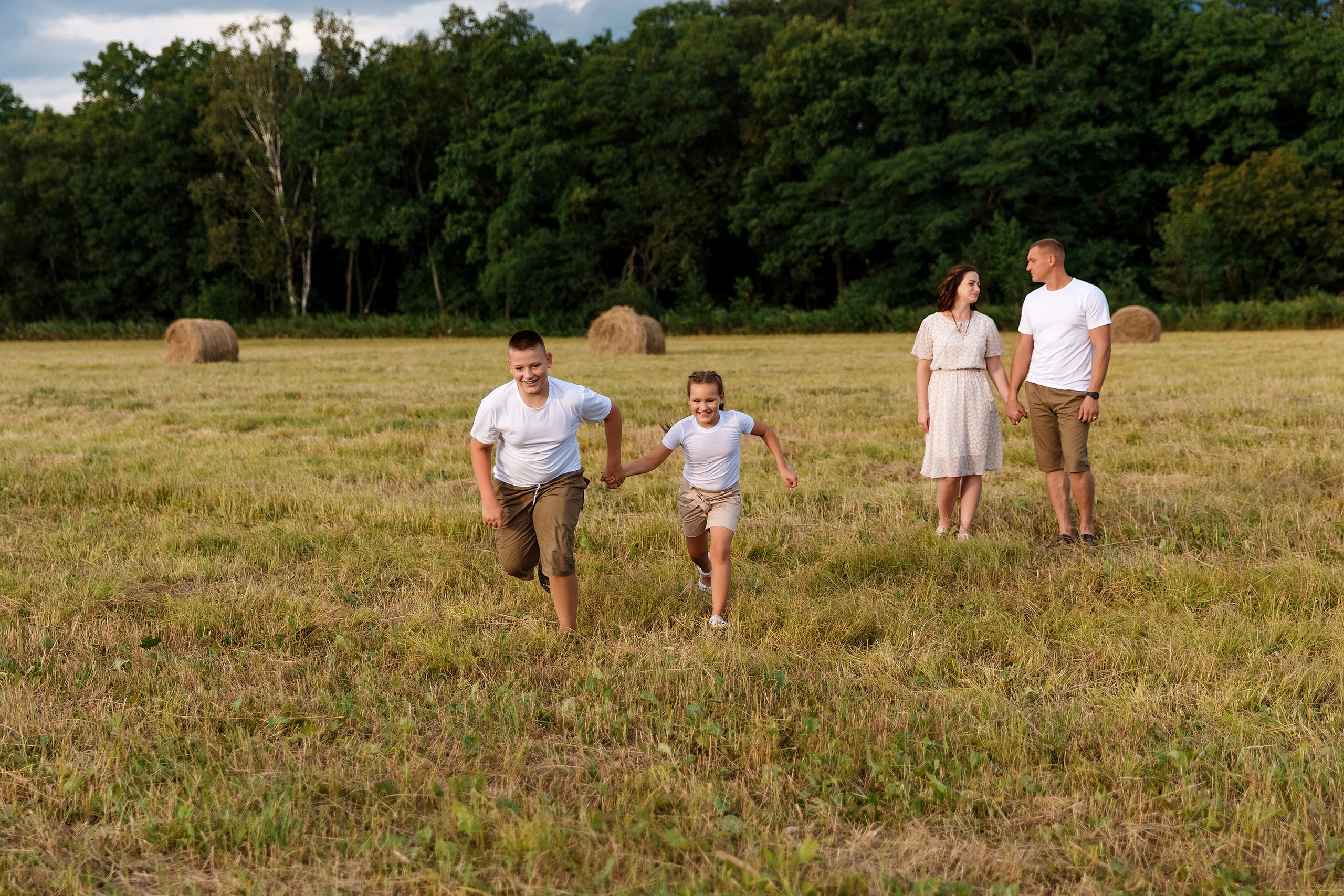 Фотосессия на сене. Фотограф Любовь Корниенко, Примоский край