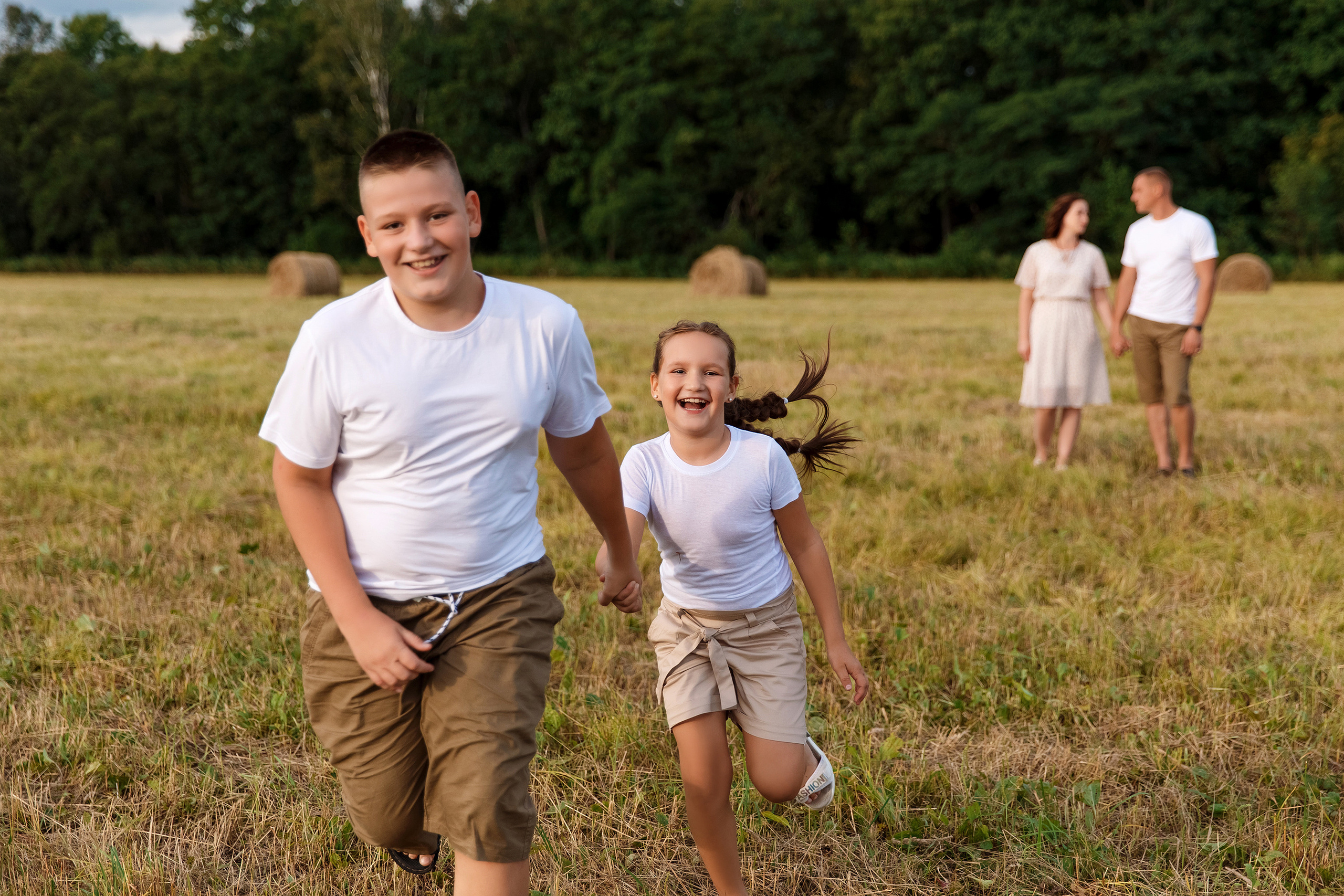 Фотосессия на сене. Фотограф Любовь Корниенко, Примоский край