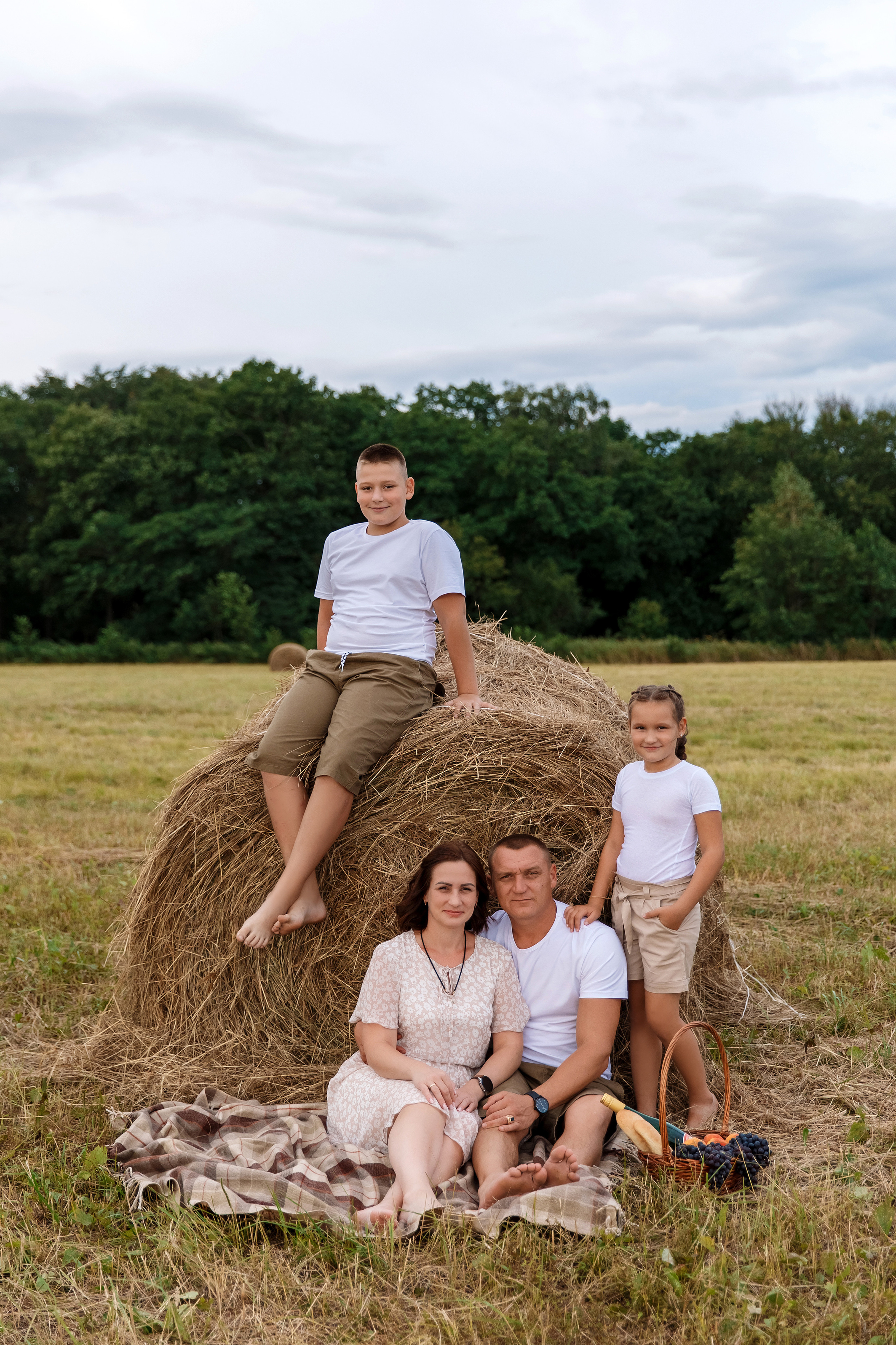 Фотосессия на сене. Фотограф Любовь Корниенко, Примоский край