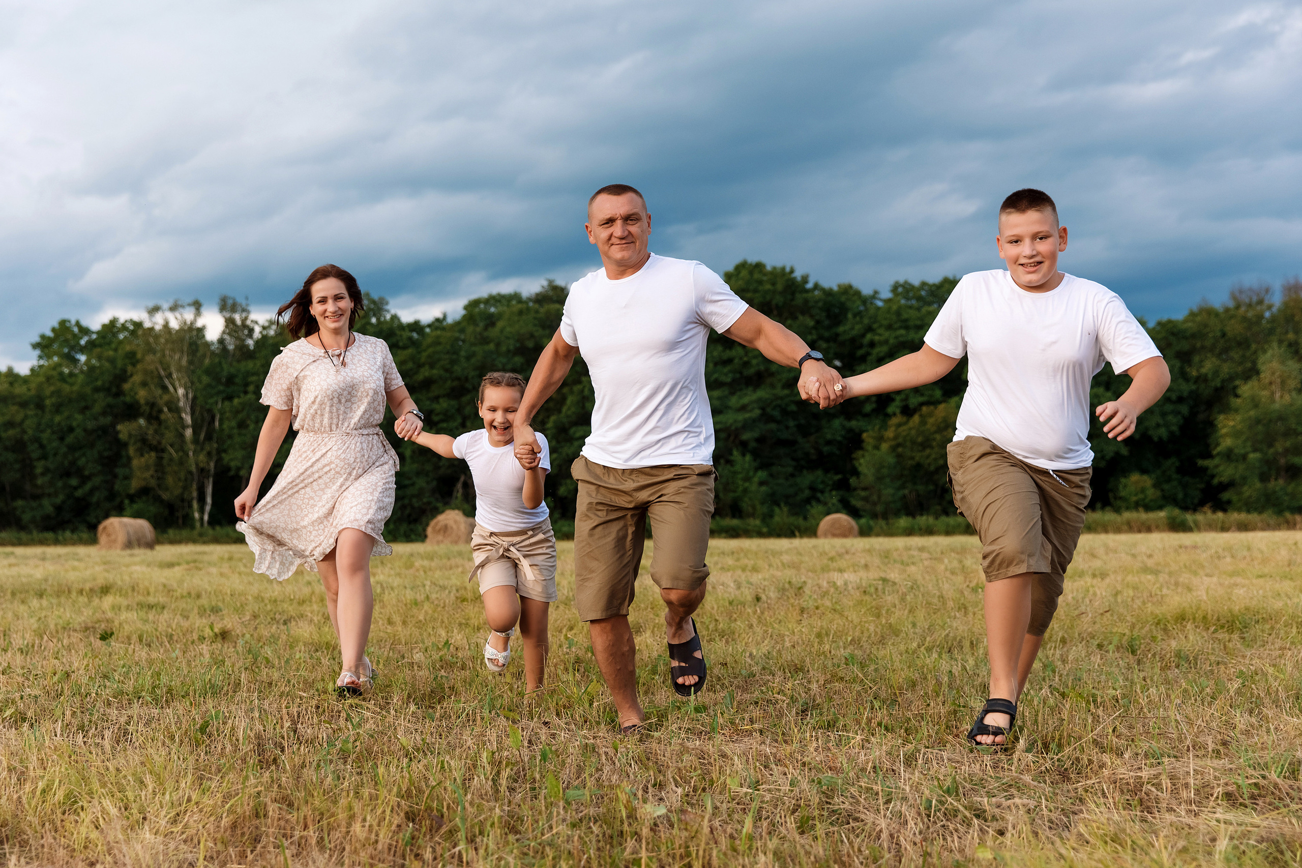 Фотосессия на сене. Фотограф Любовь Корниенко, Примоский край