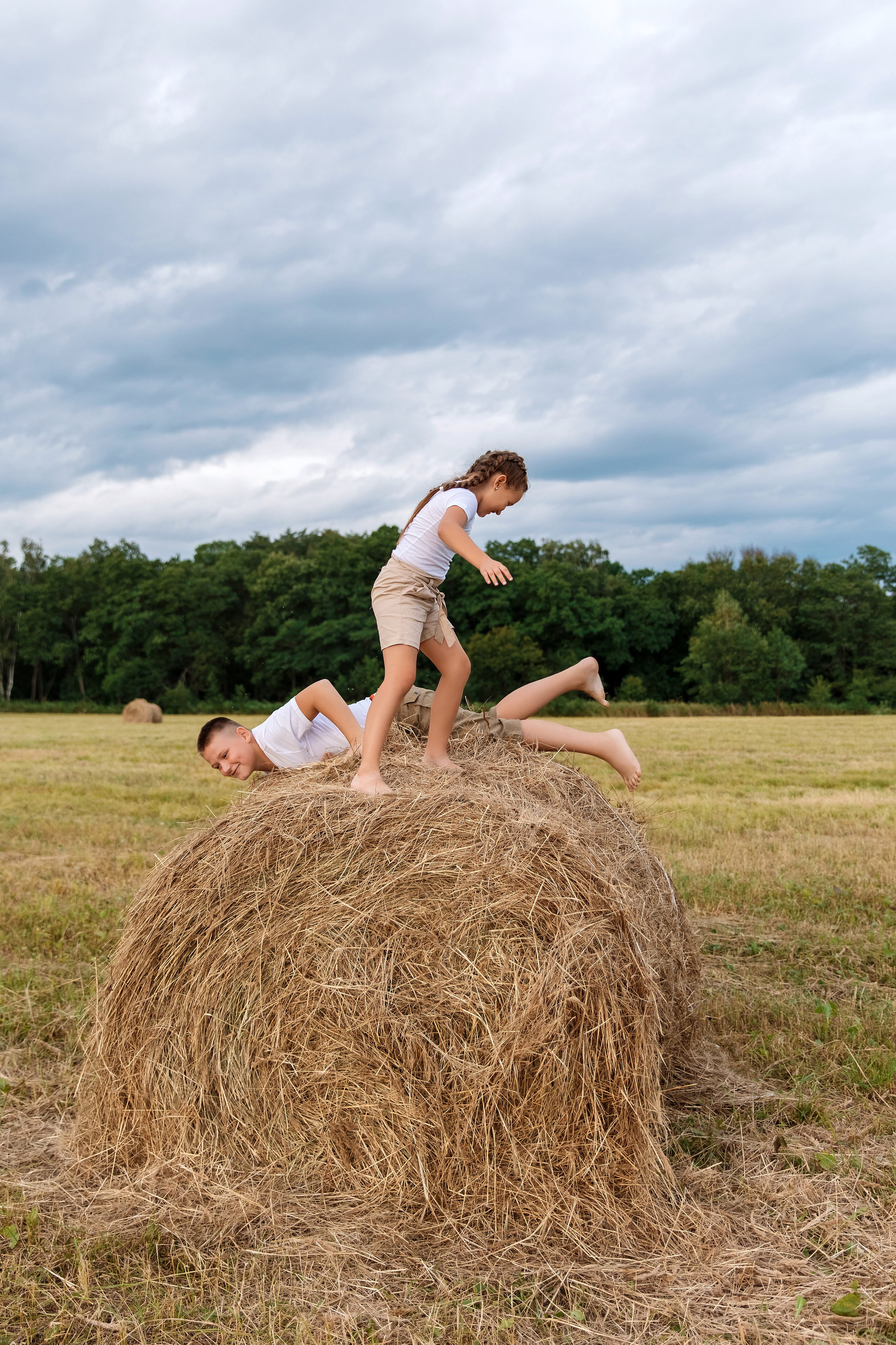 Фотосессия на сене. Фотограф Любовь Корниенко, Примоский край