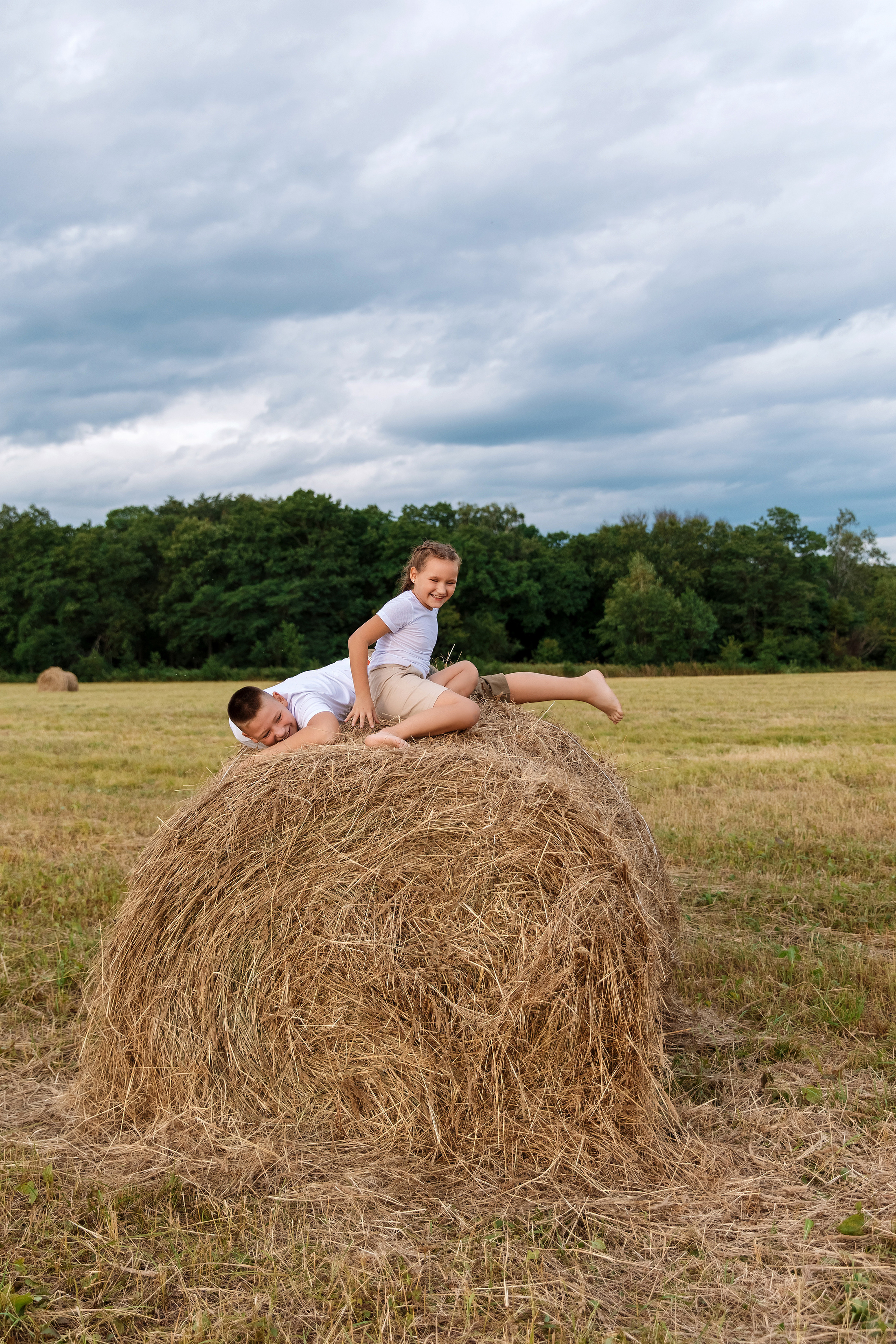 Фотосессия на сене. Фотограф Любовь Корниенко, Примоский край