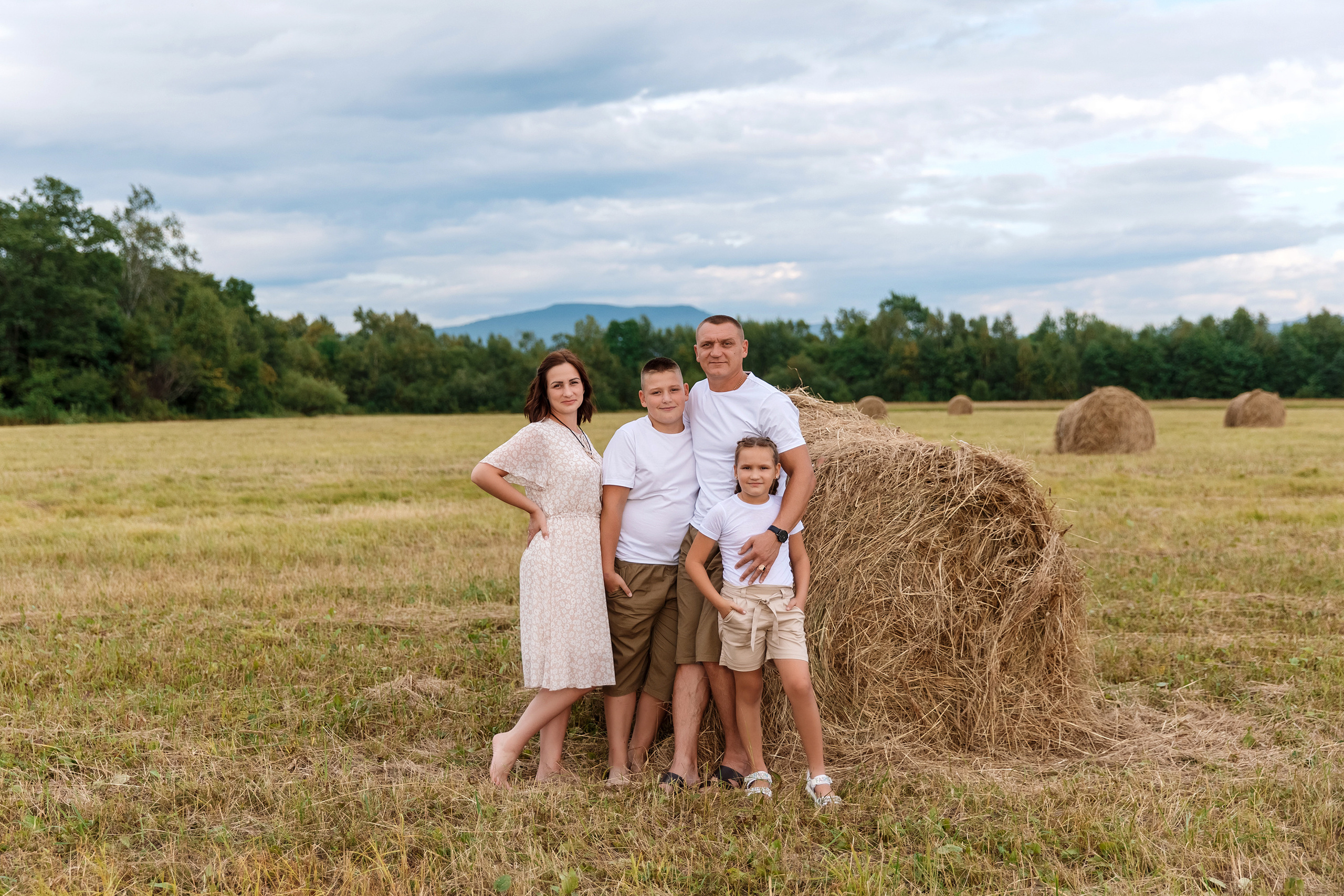 Фотосессия на сене. Фотограф Любовь Корниенко, Примоский край