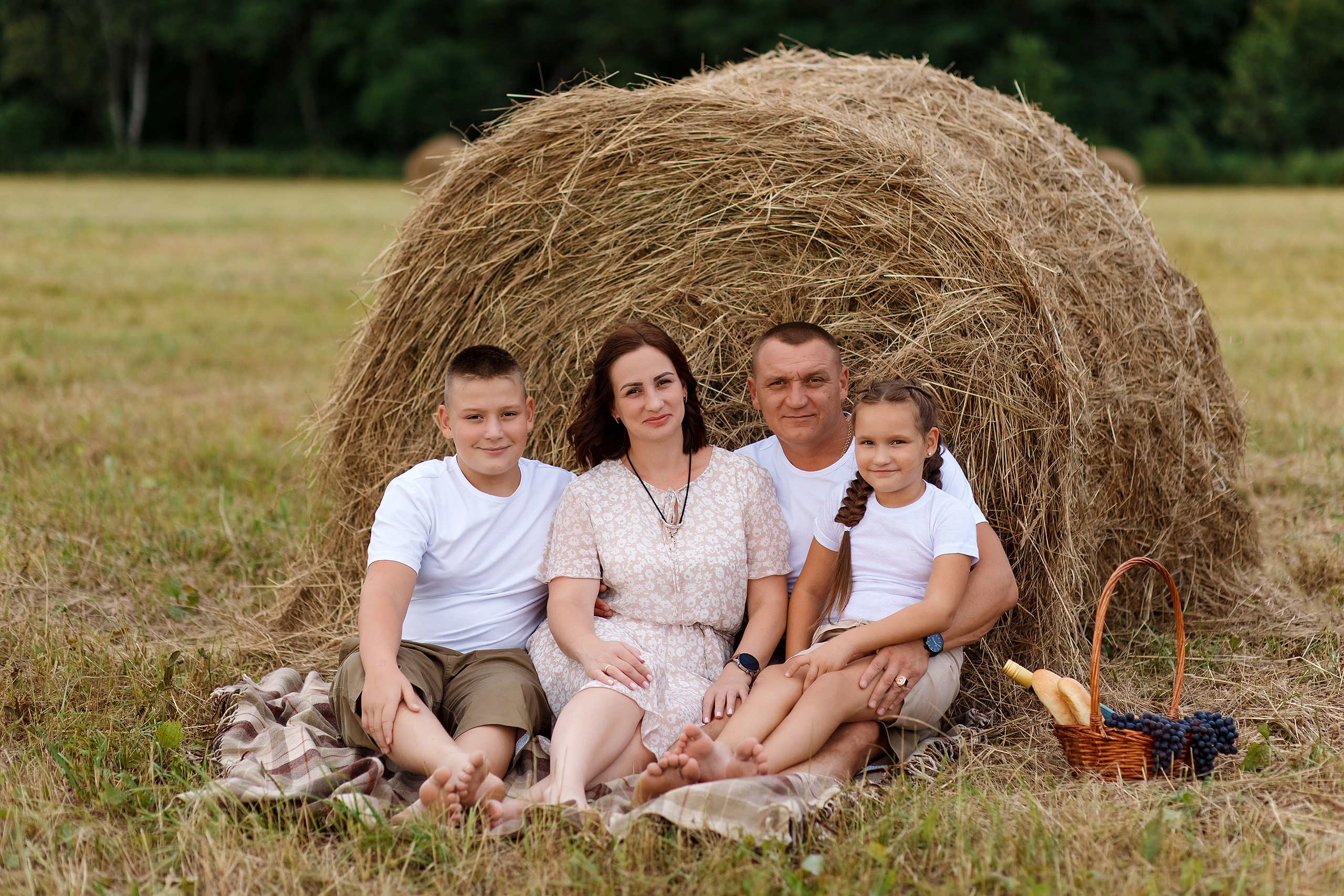 Фотосессия на сене. Фотограф Любовь Корниенко, Примоский край